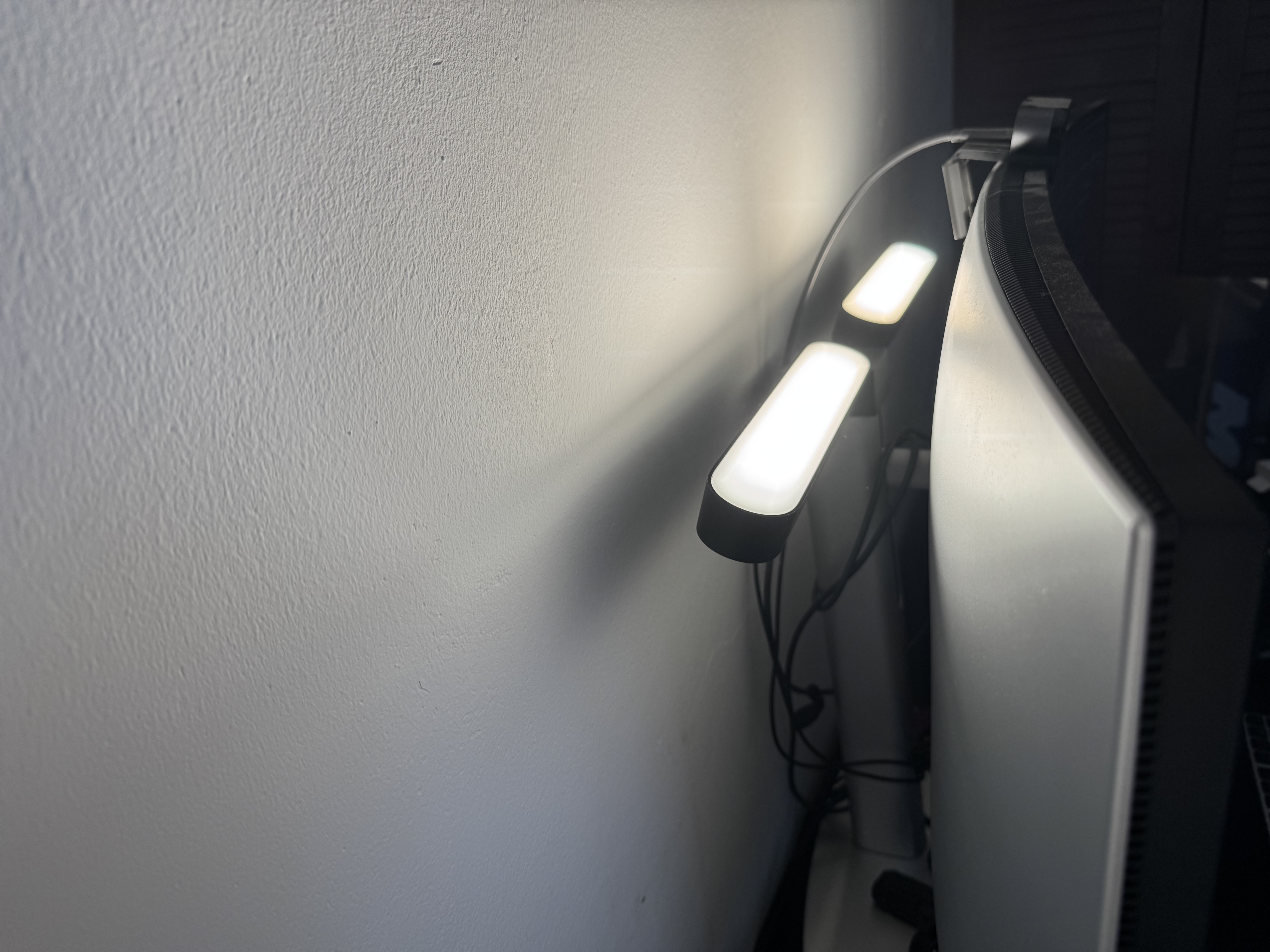 Hue Play mount for DELL U4025QW display