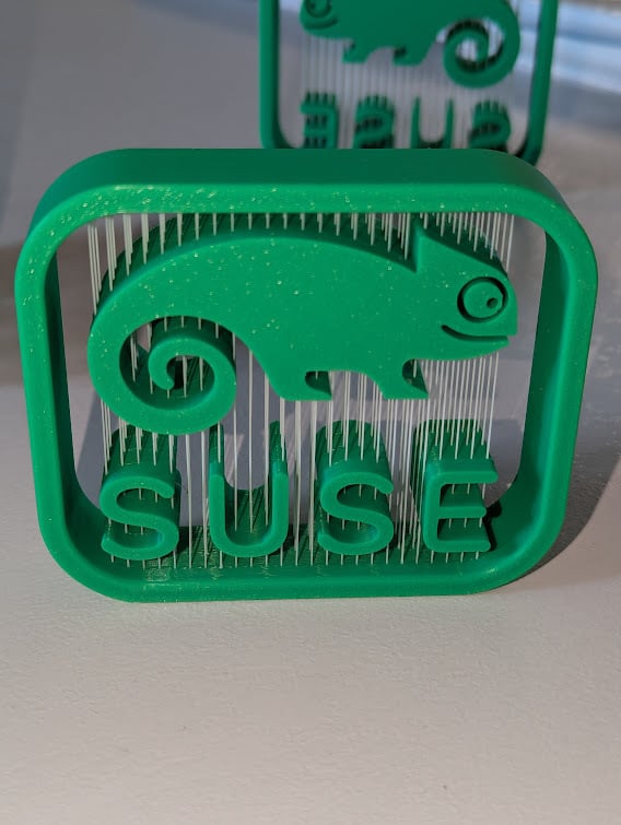 SUSE Logo suspended — thumbnail 2