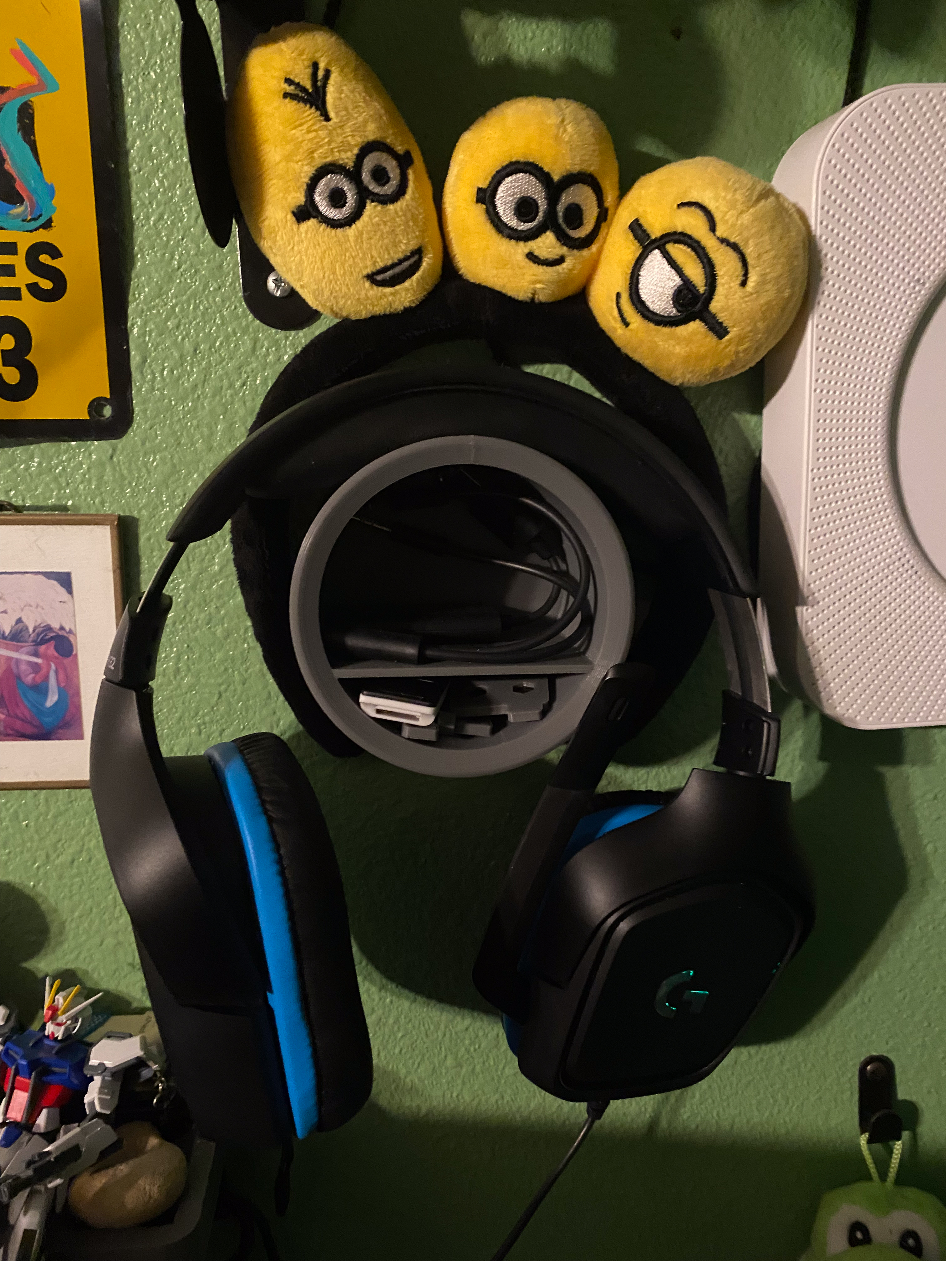 Headset mount — thumbnail 2