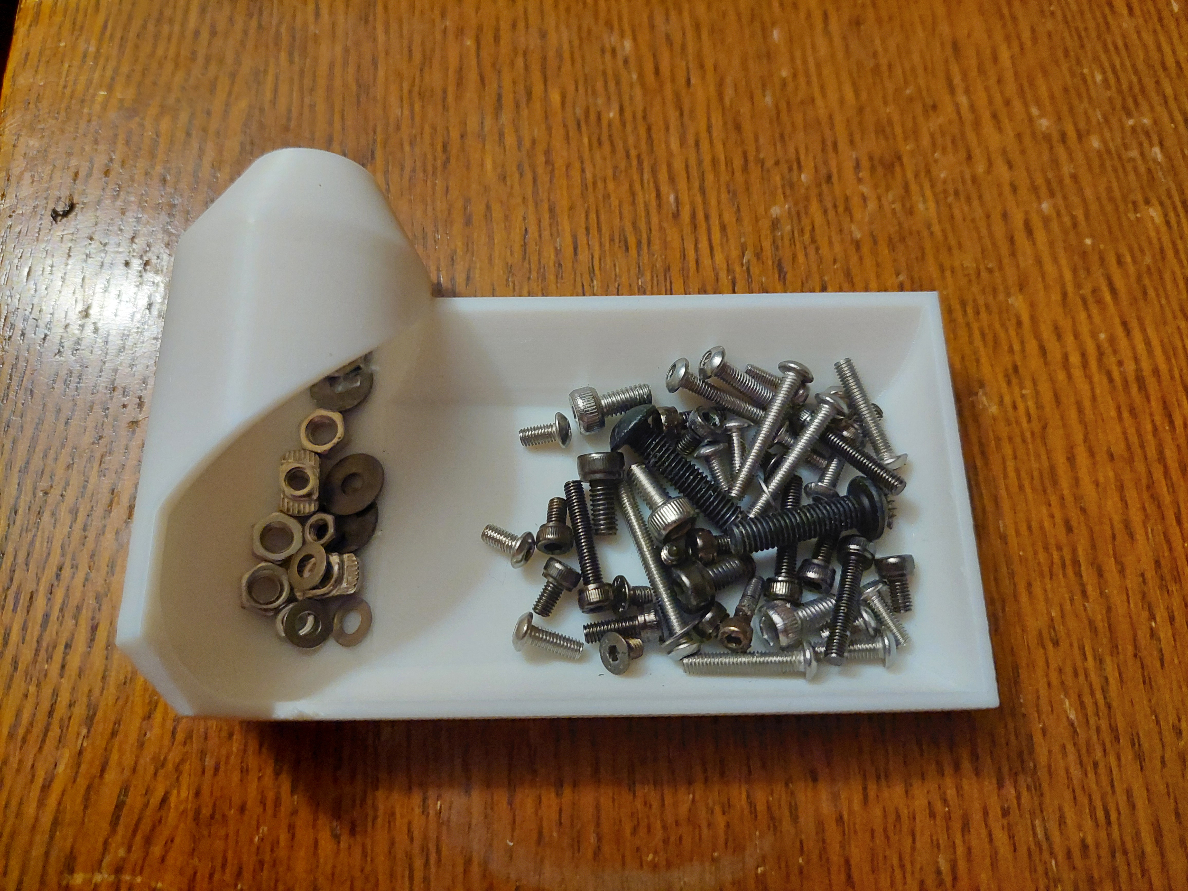 Small item counting tray with funnel