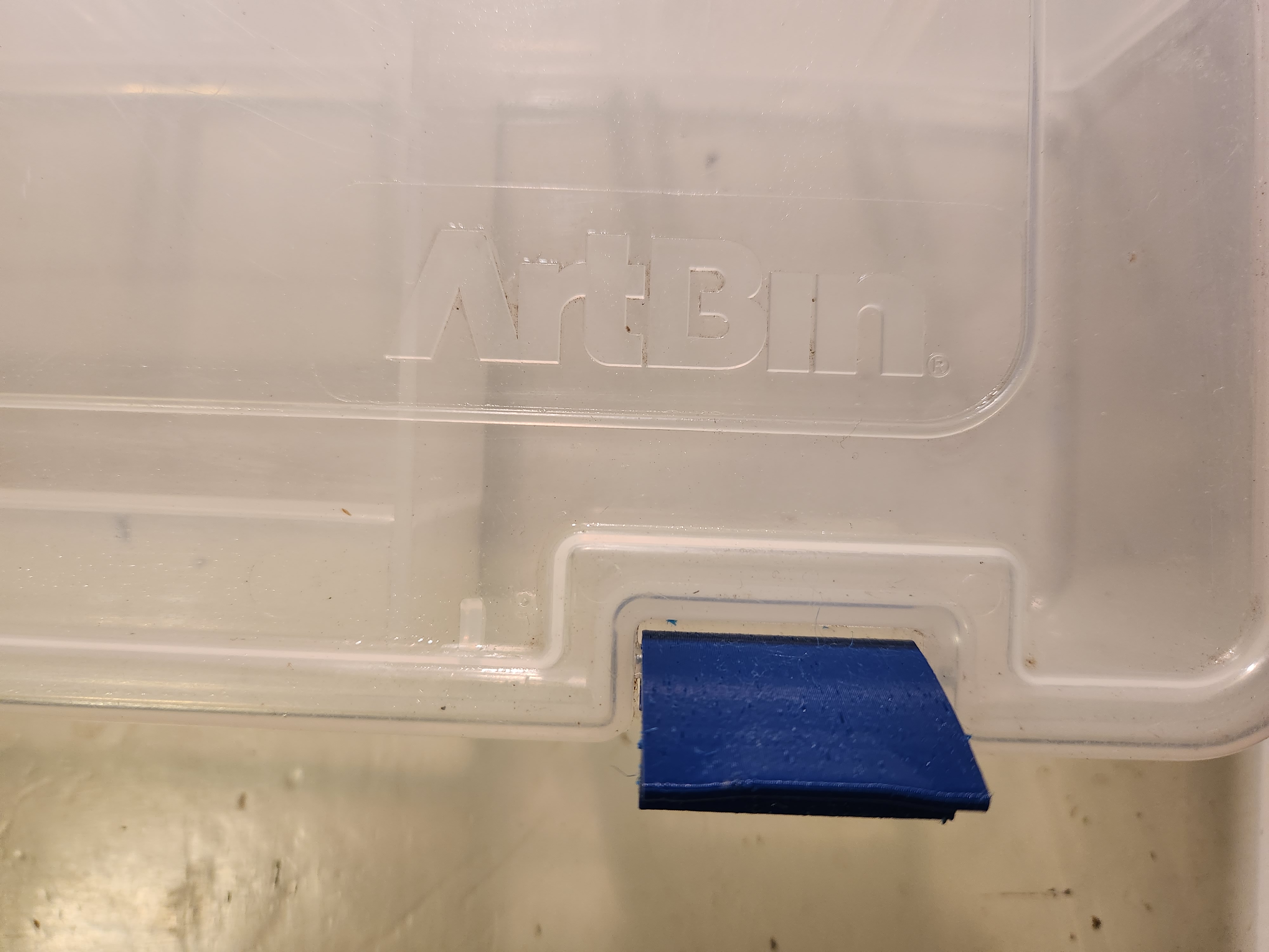 Latch for ArtBin