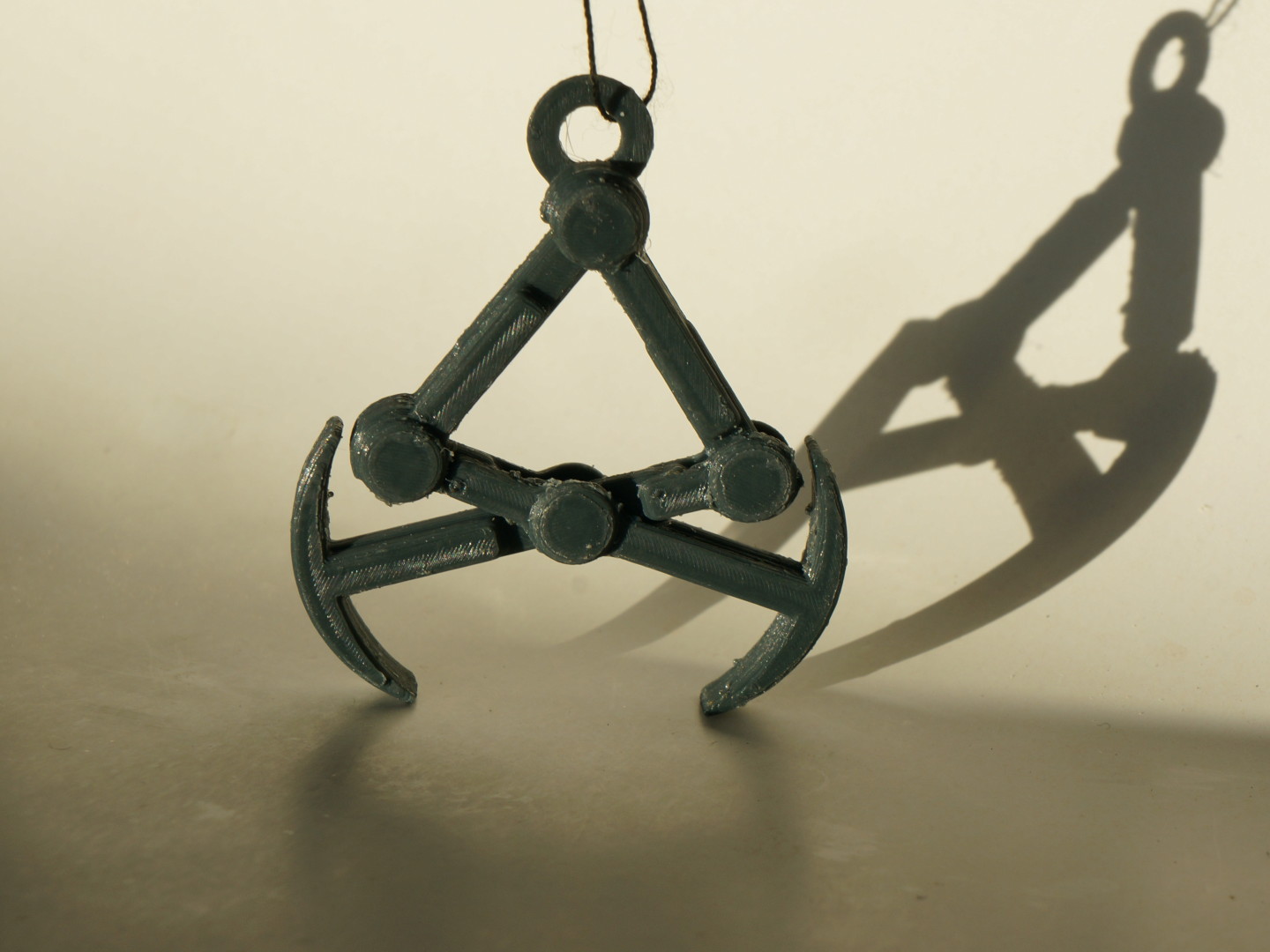 Gravity Hook (print in place)