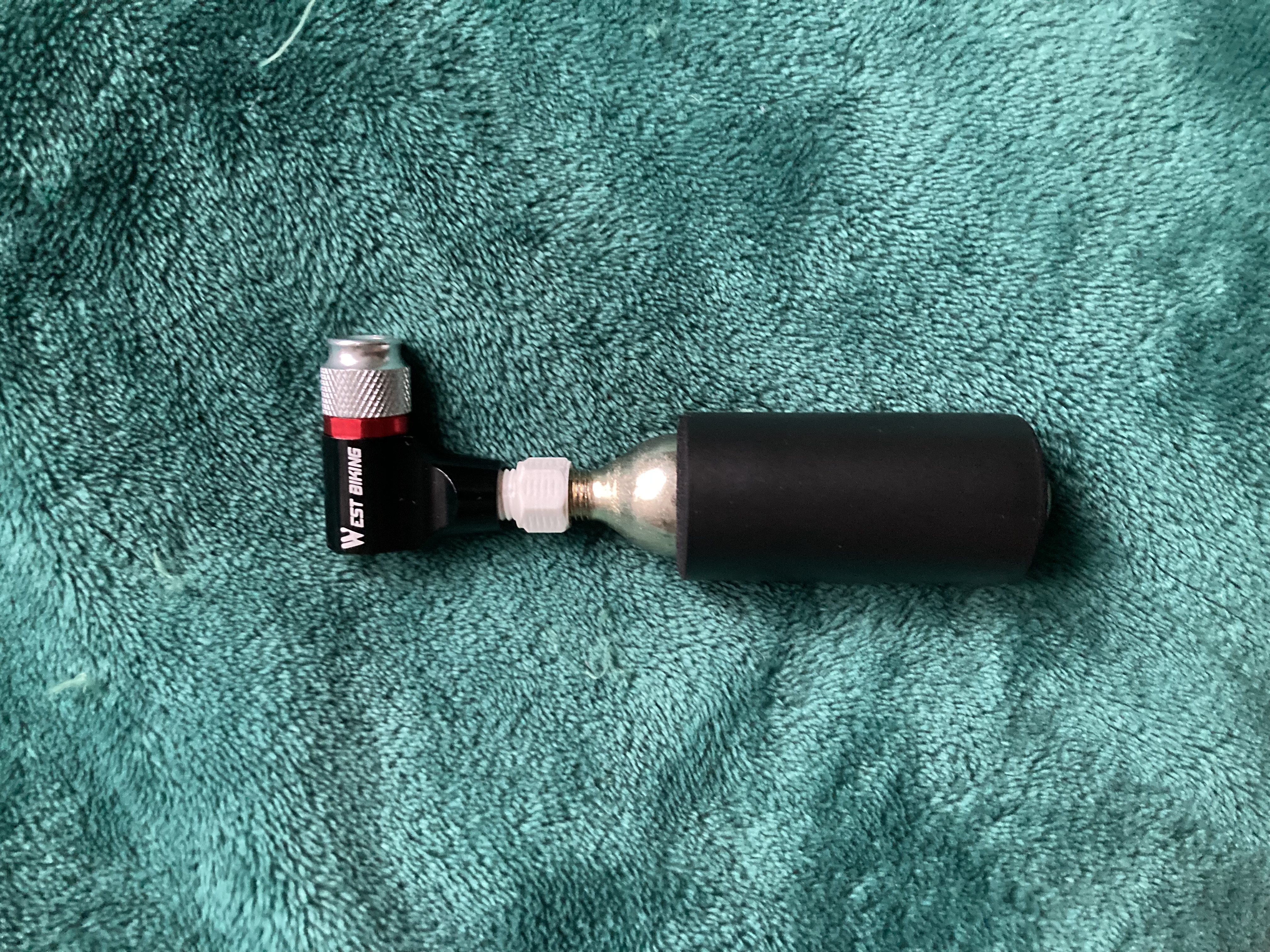 Co2 bike pump travel adapter