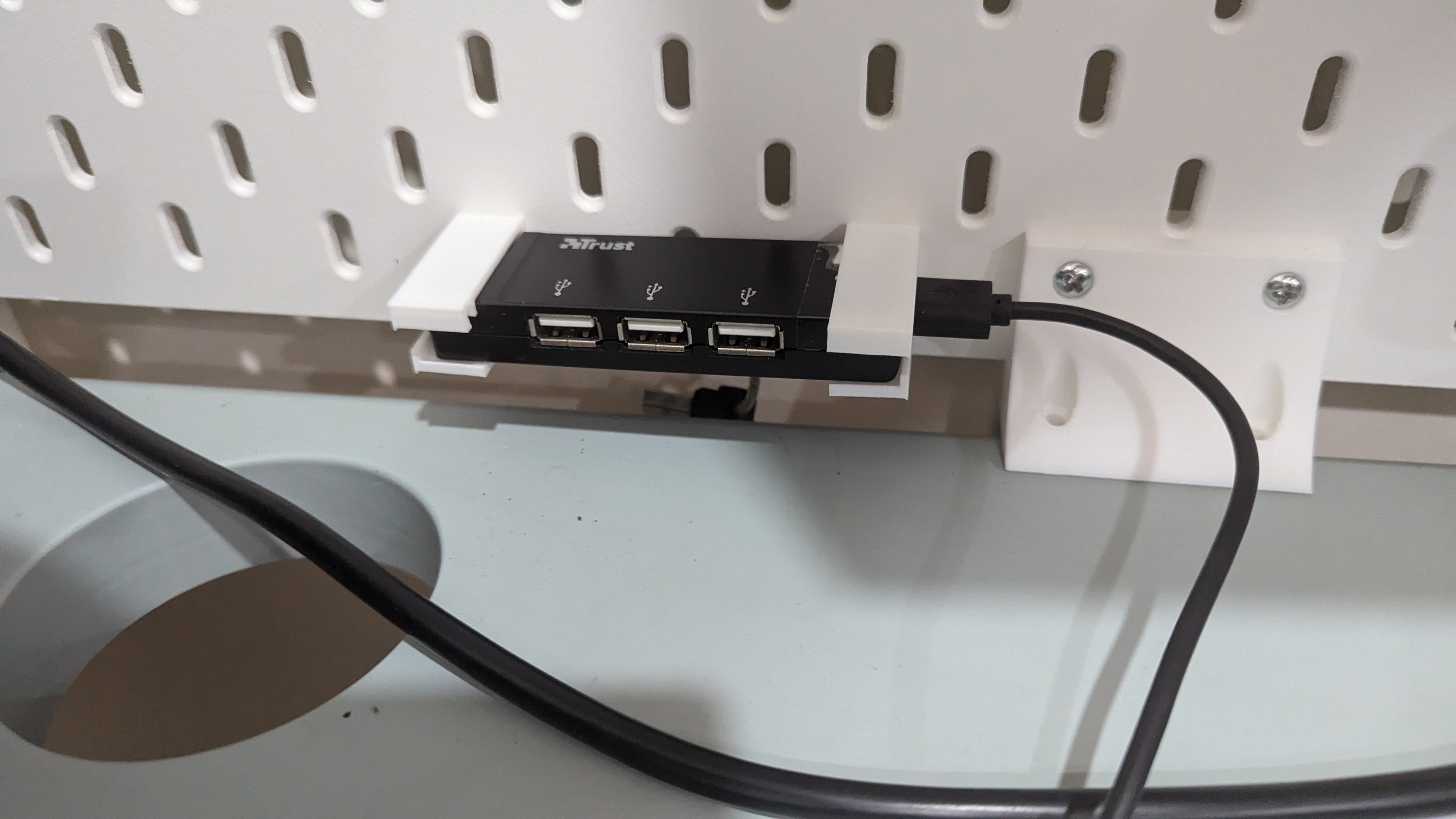 Skadis mount for cheapo 4-port USB hub
