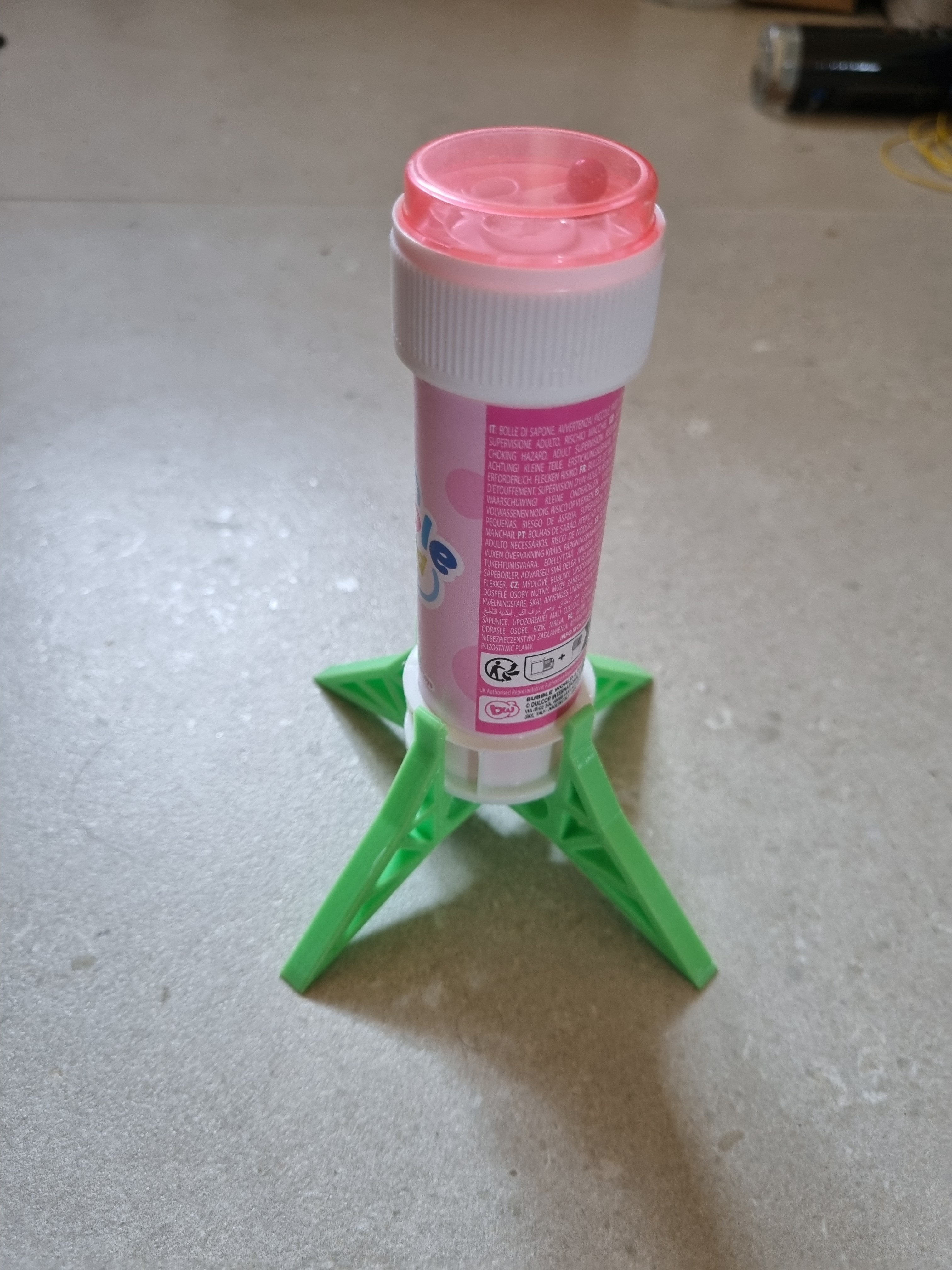 Miniatura 5 do modelo 3D soap bubble bottle holder