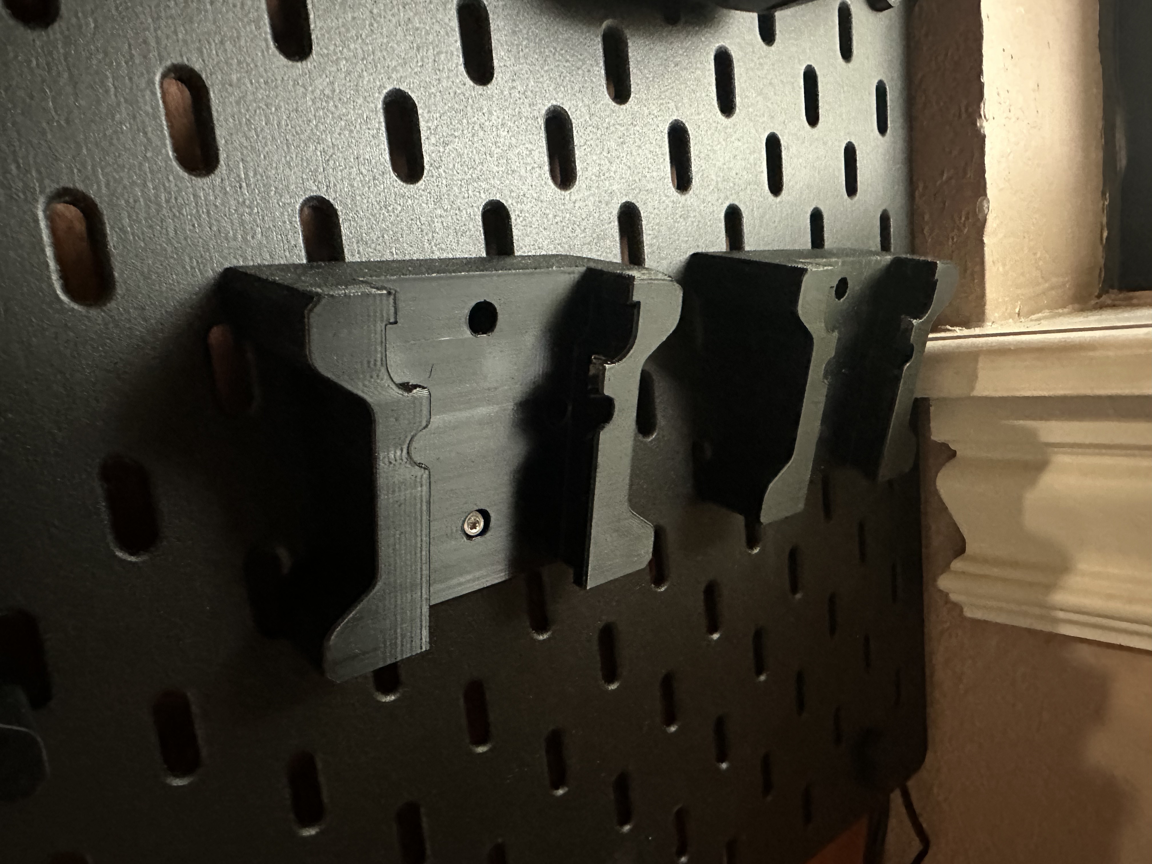 Milwaukee M18 Battery Mount for Skadis M3 T-Nut - Remix
