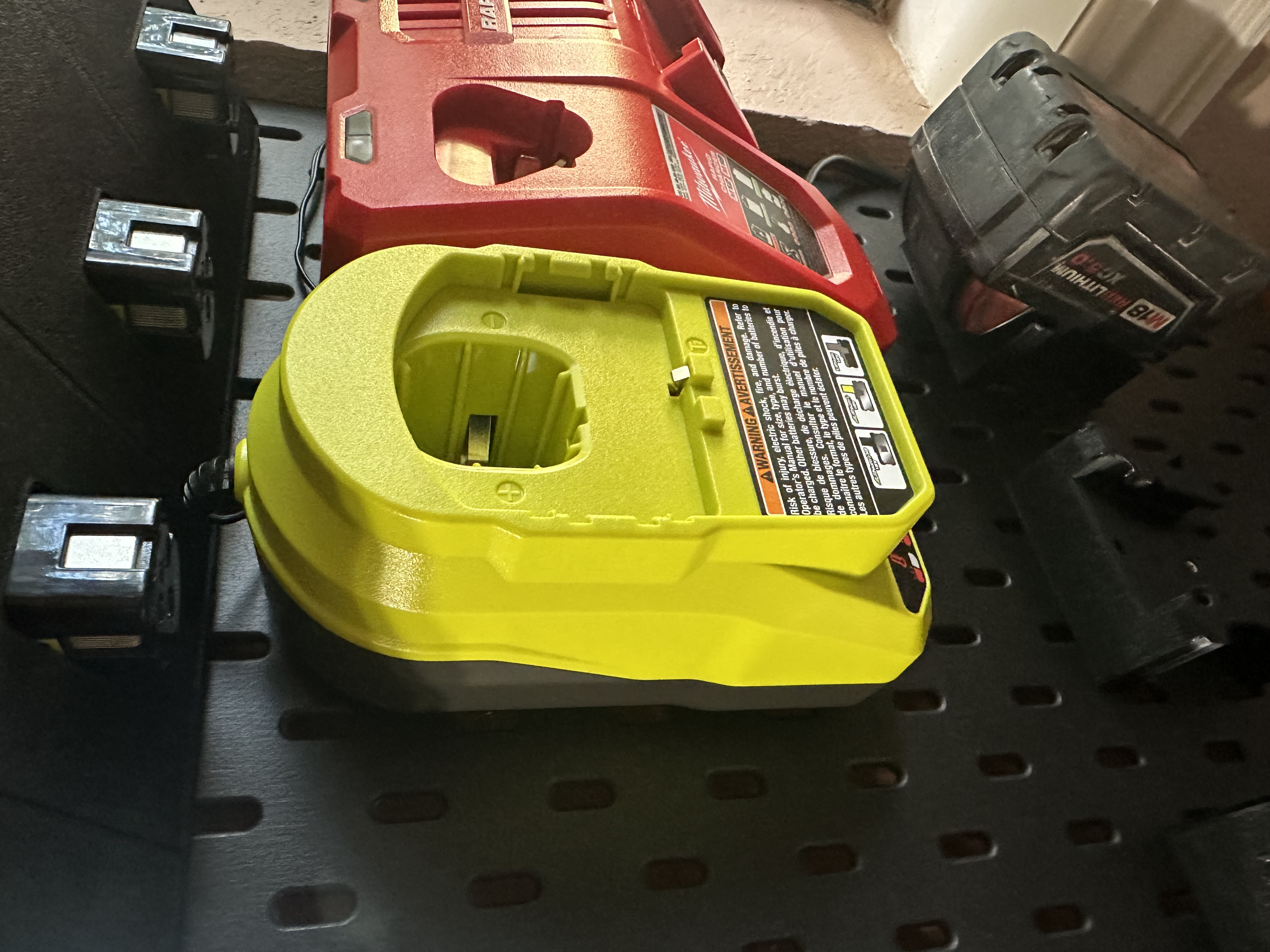 Ryobi PCG002 Charger for Ikea Skadis - T3 T-Nuts
