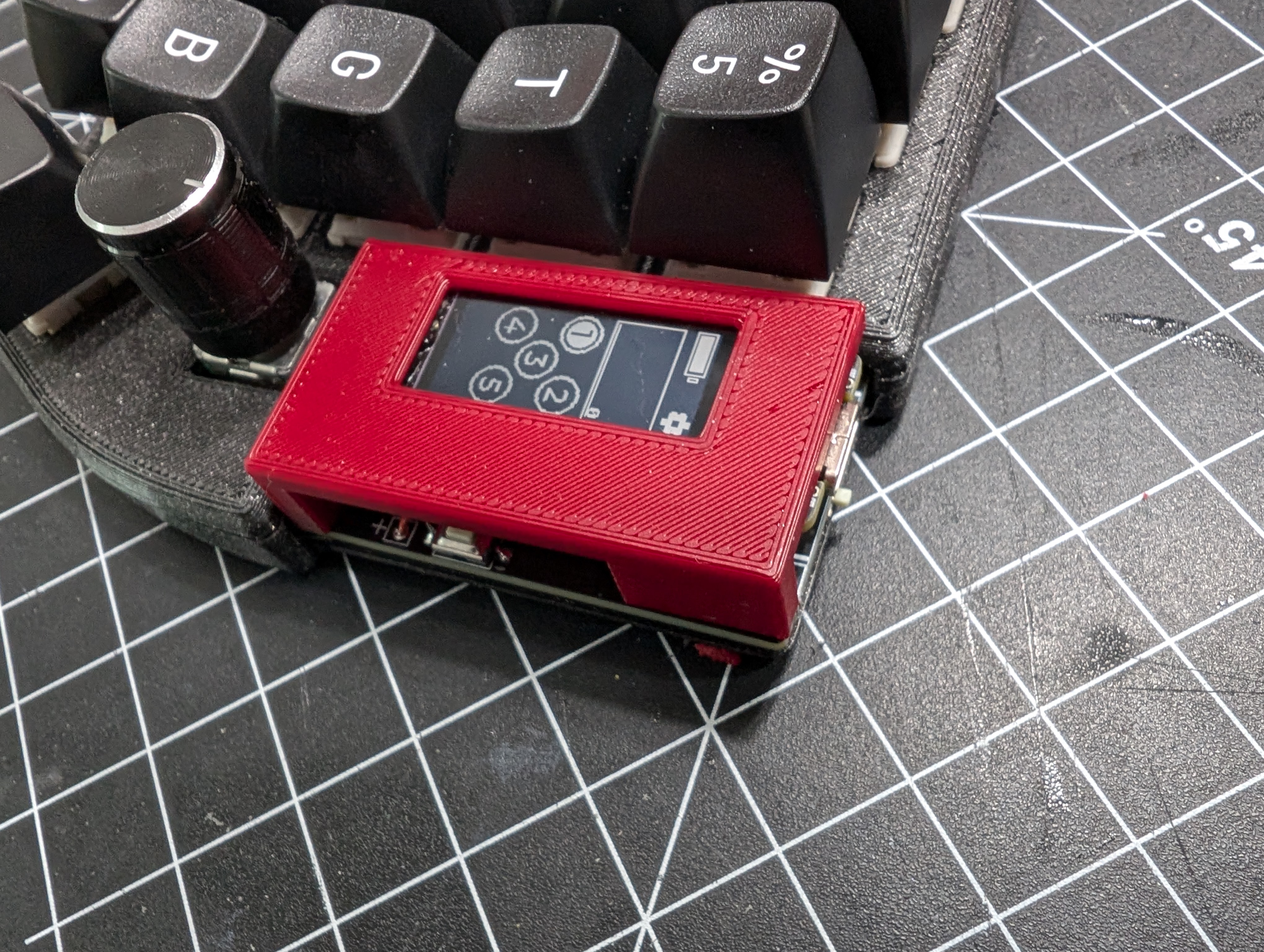 Wireless display cover for Lily58 keyboard
