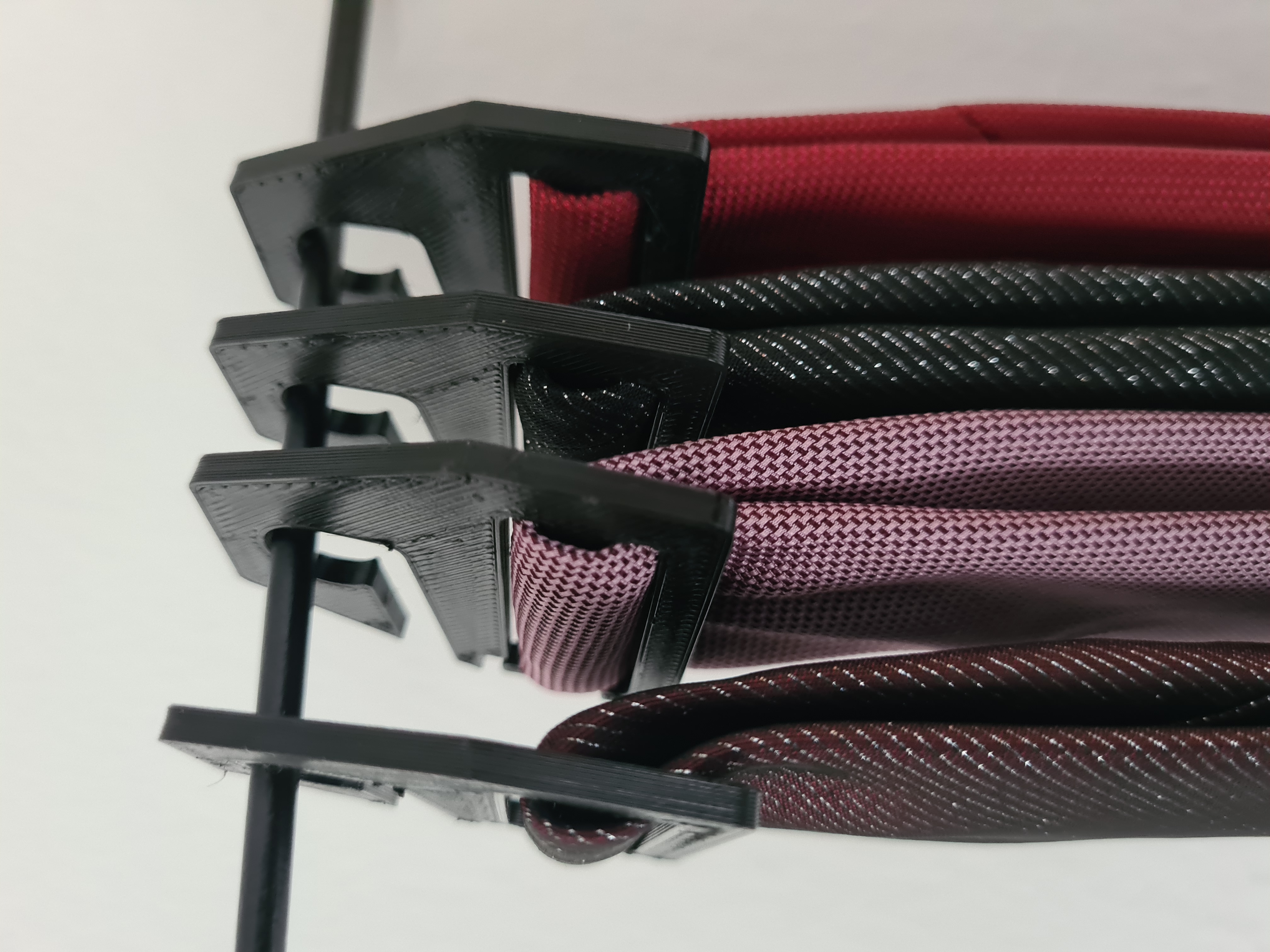 Tie hanger