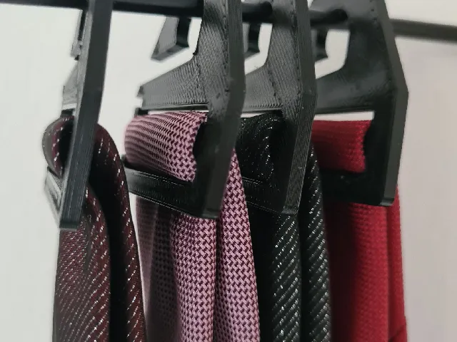 Tie hanger