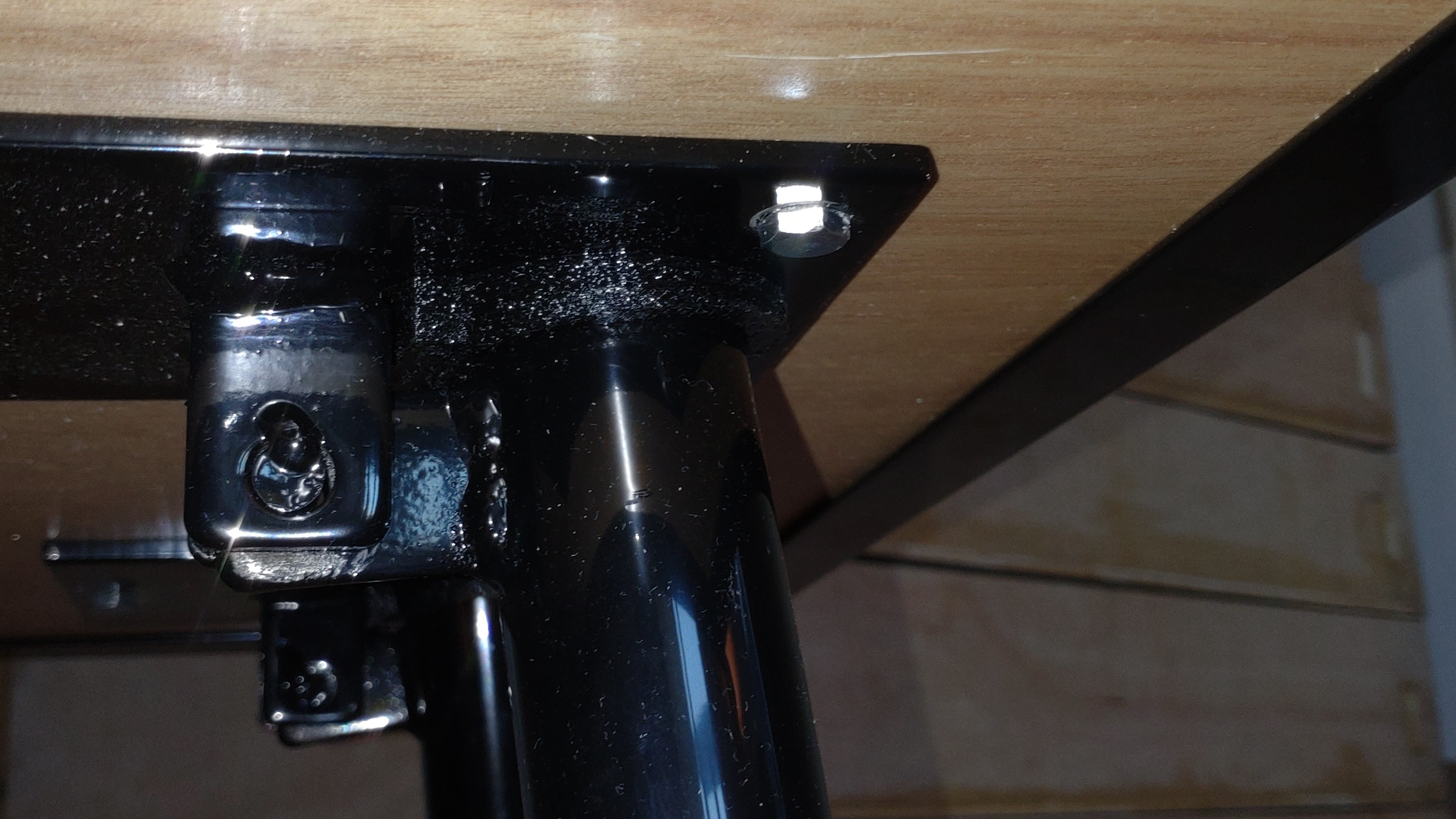 Stabilizing ring for HBM foldable workbench