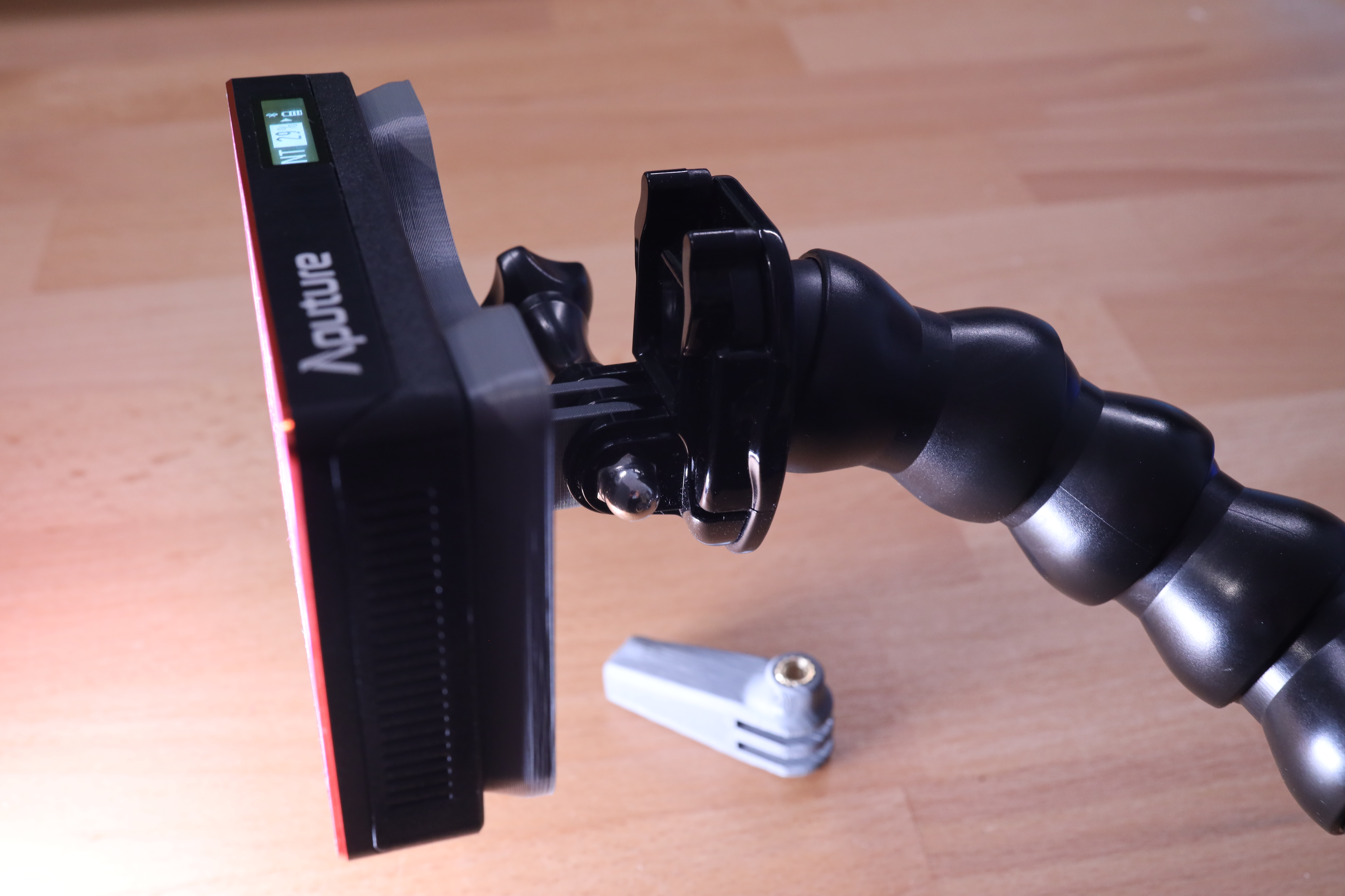 Miniatura 5 do modelo 3D Mount for LED Panel (Aputure MC)
