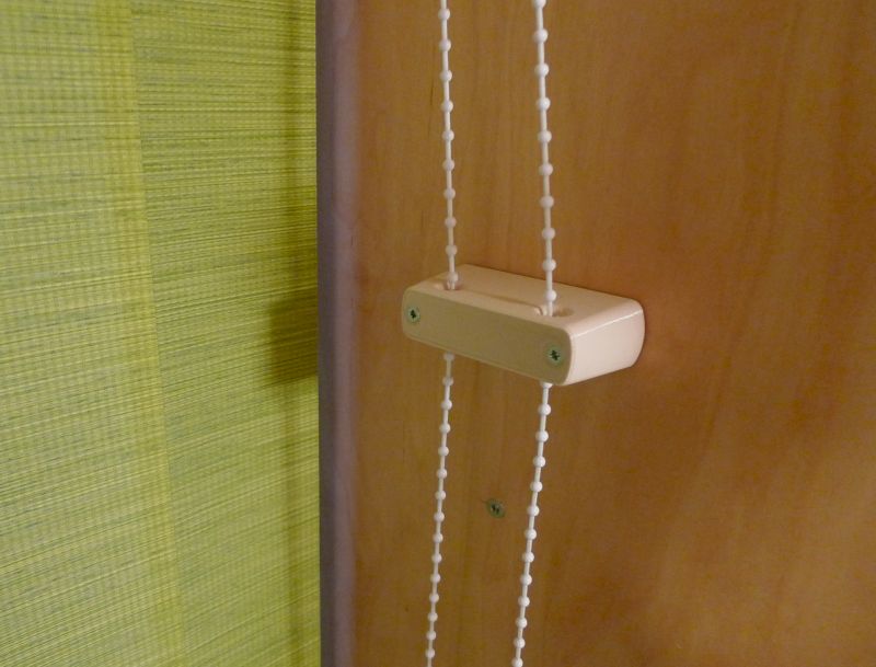 Chain guide for vertical blinds