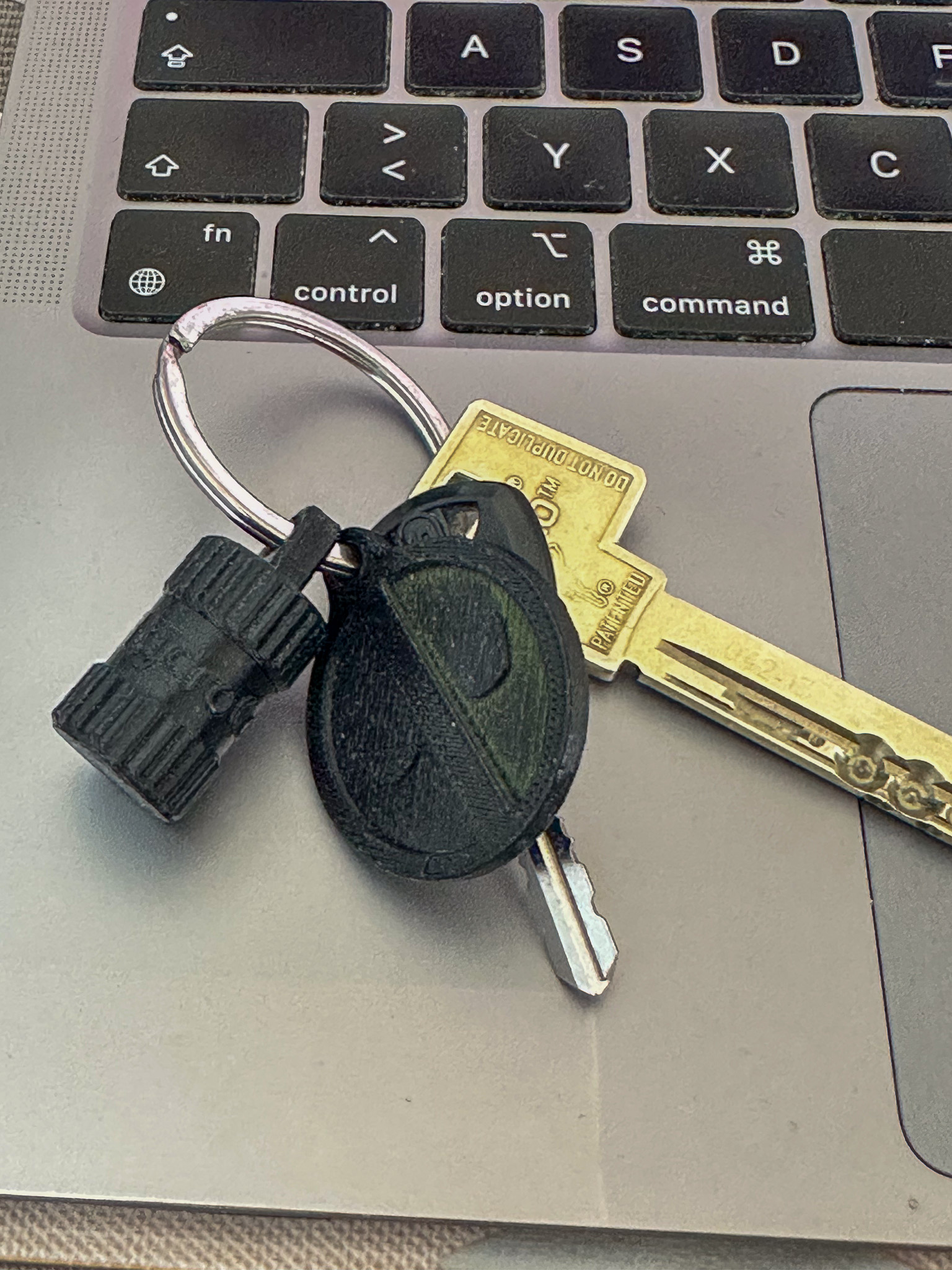 An iteration on Calipsoii's Tiny keychain pill container