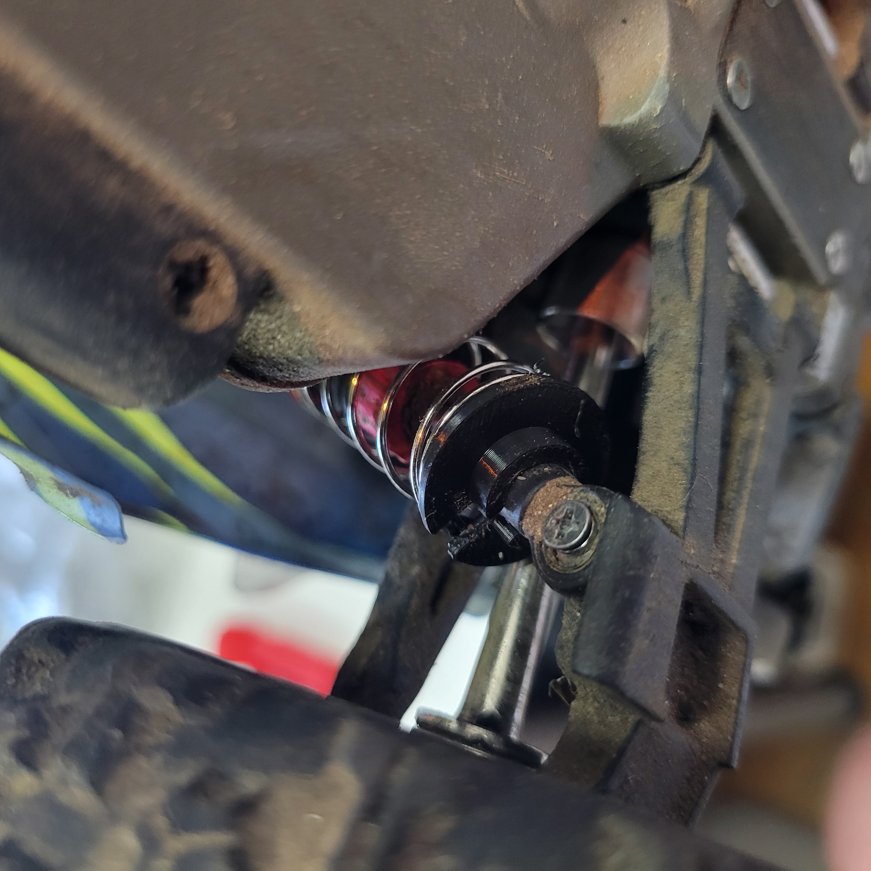 MJX Hypergo H16BM 1/16 scale Shock absorber mounting plate