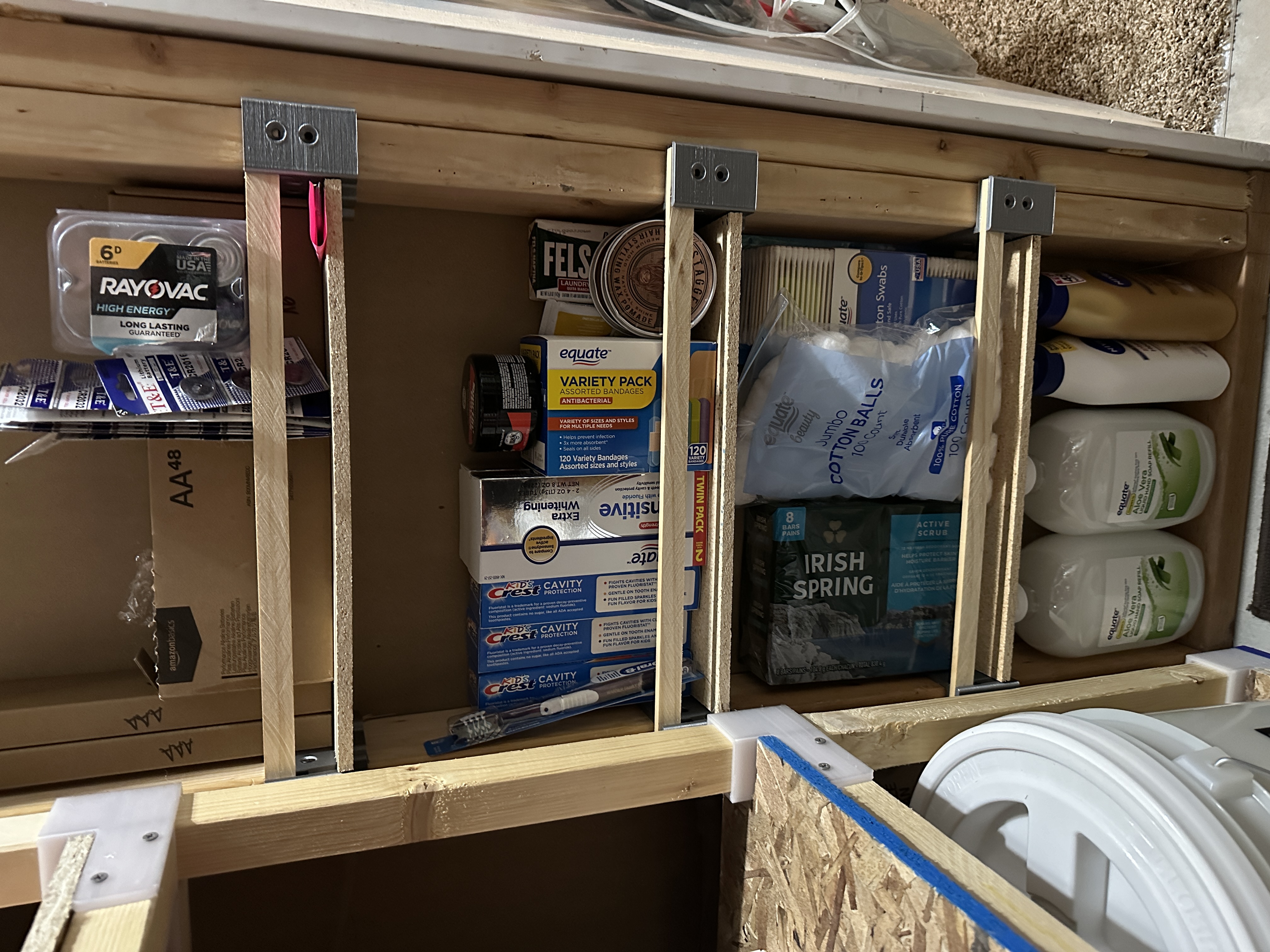 Overbuilt Between Stud Shelf Brackets — miniatura 3