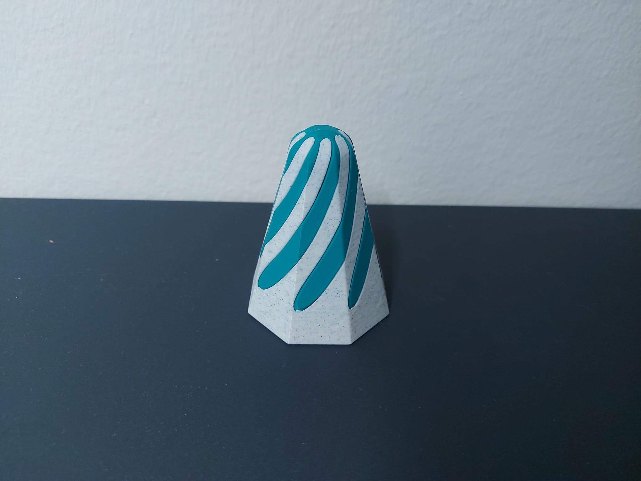 Miniatura 2 do modelo 3D Another Impossible Vortex, octagonal base