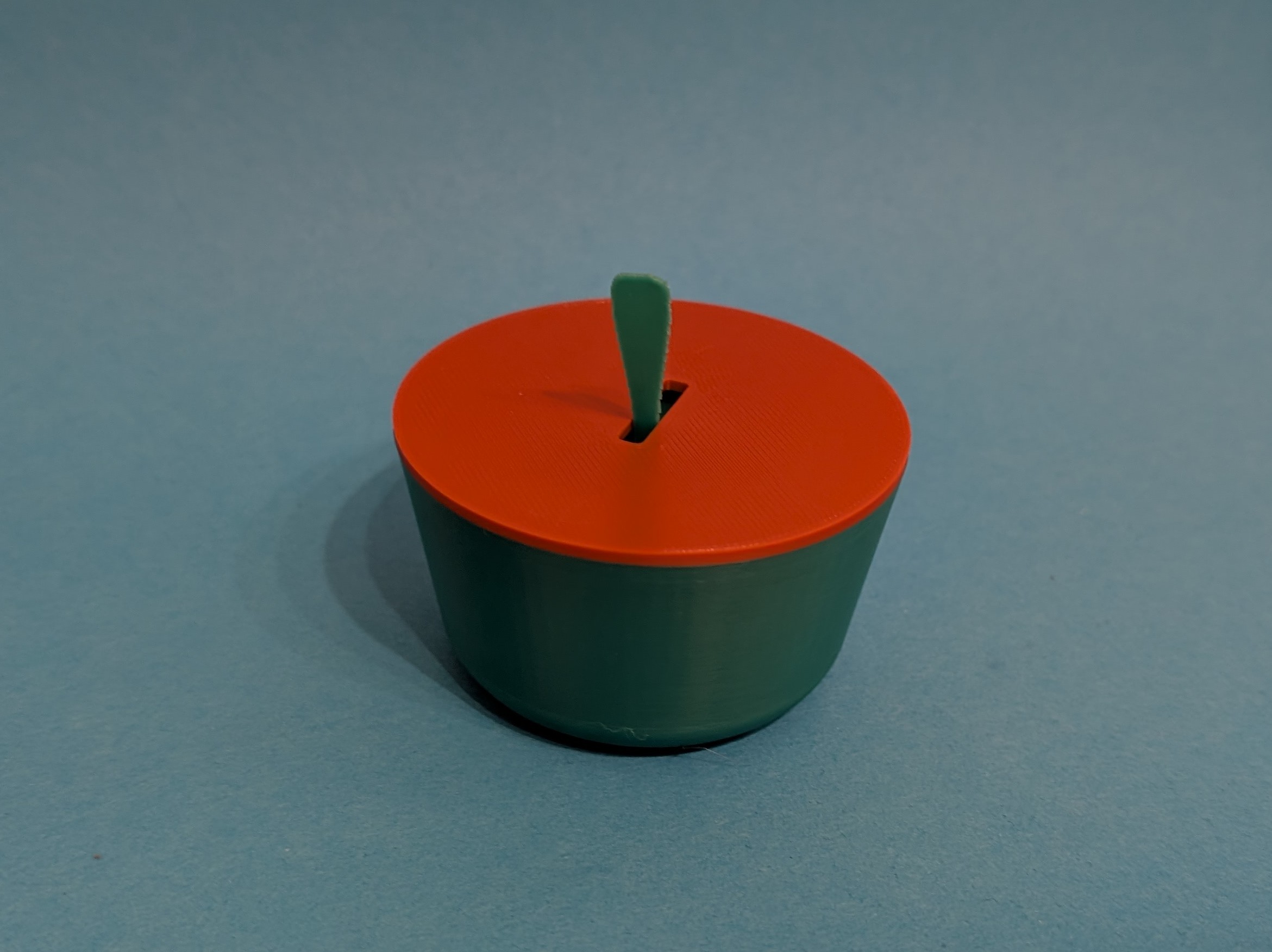Sugar pot with spoon / Zuckerdose mit Löffel