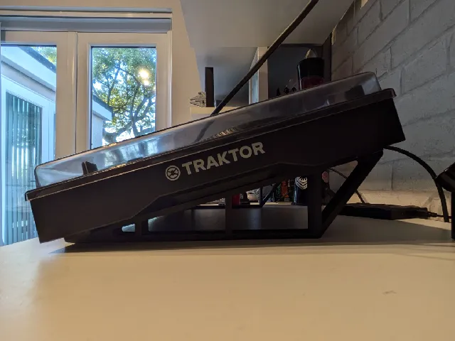 Traktor Kontrol S3 Stand