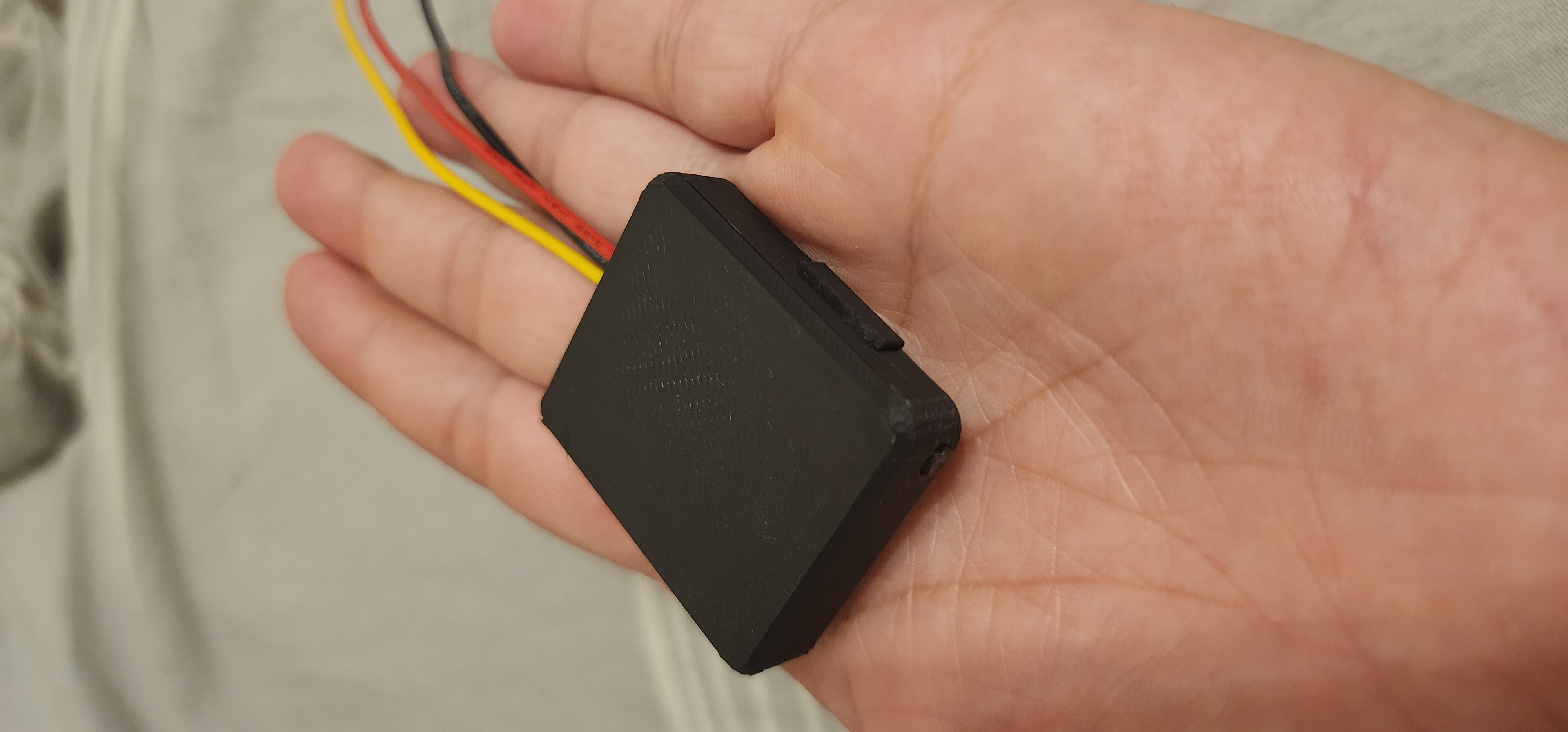 Tiny "ESP8266 D1 mini" case with button — miniatura 3