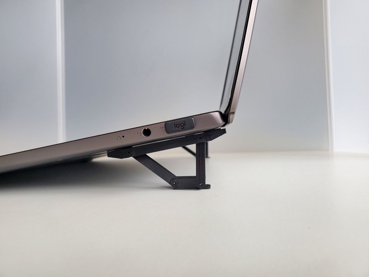 V2 Minimalistic Laptop folding feet - heavy duty landing gear