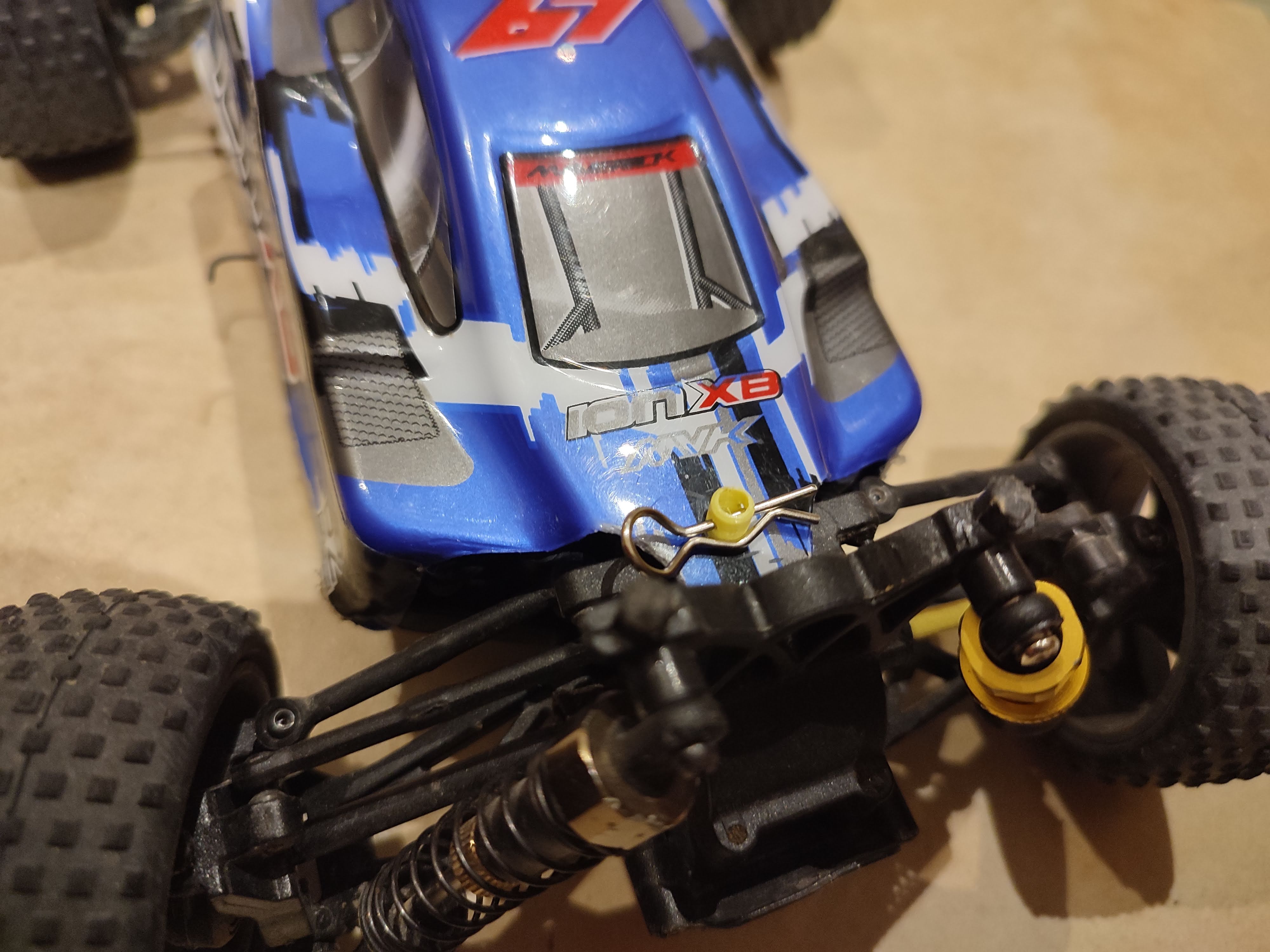 RC - Maverick ION XB 1-18 RTR - Attache carrosserie