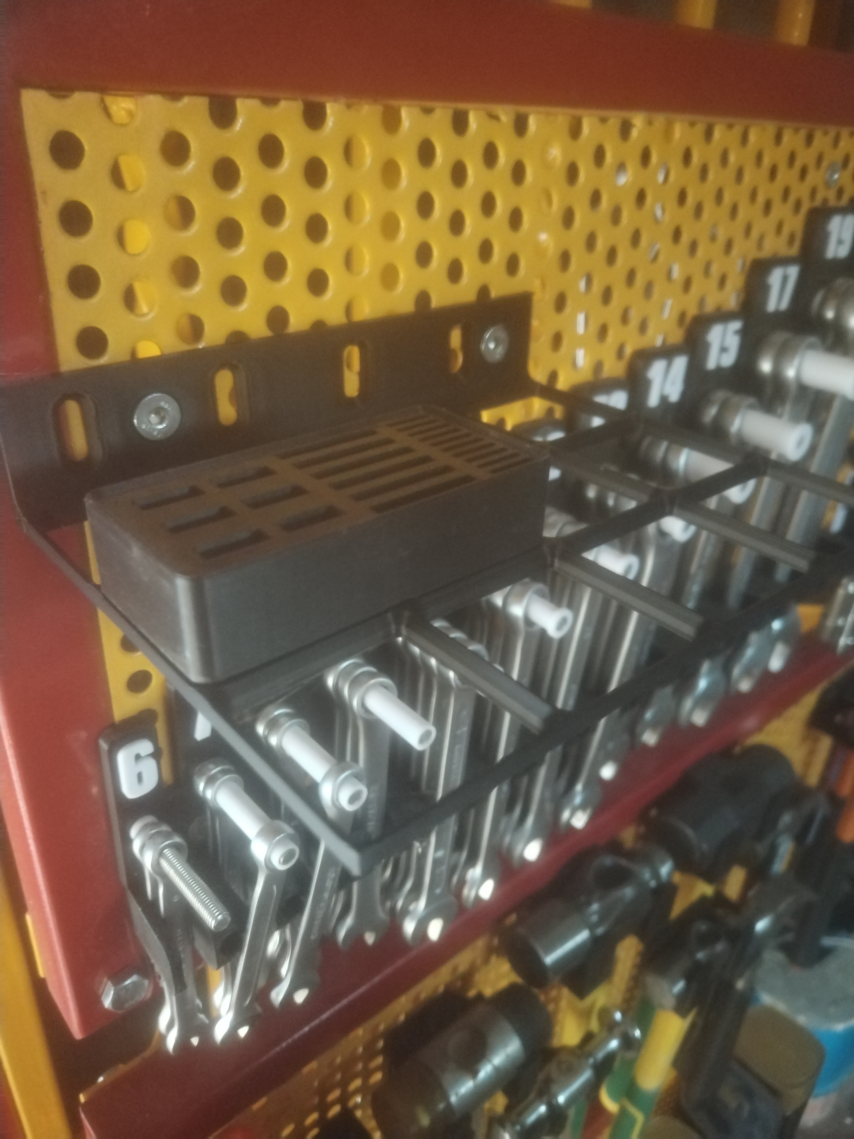 Perforated Panels/Skadis Horizontal Gridfinity Tray