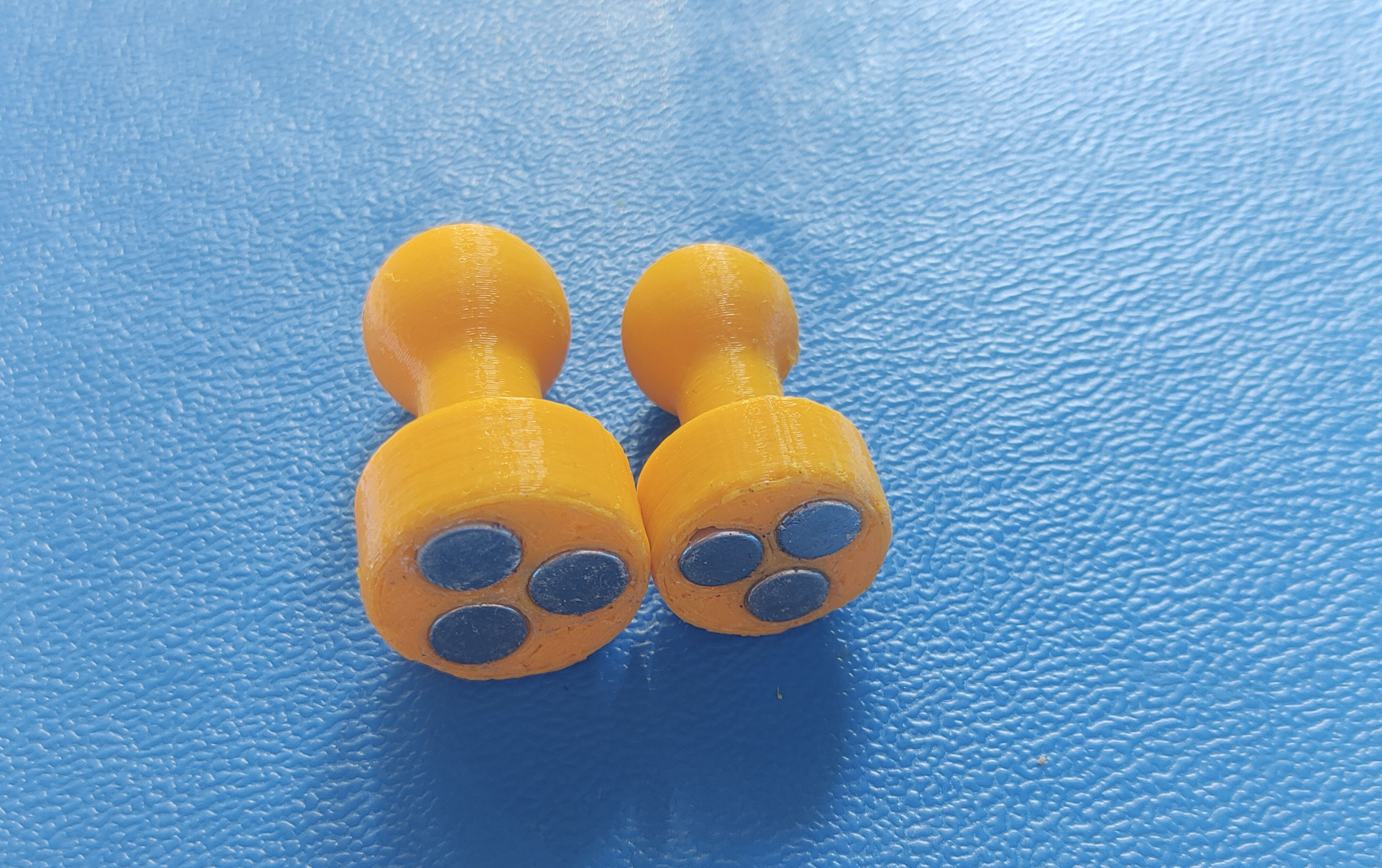 Magnetic push pin