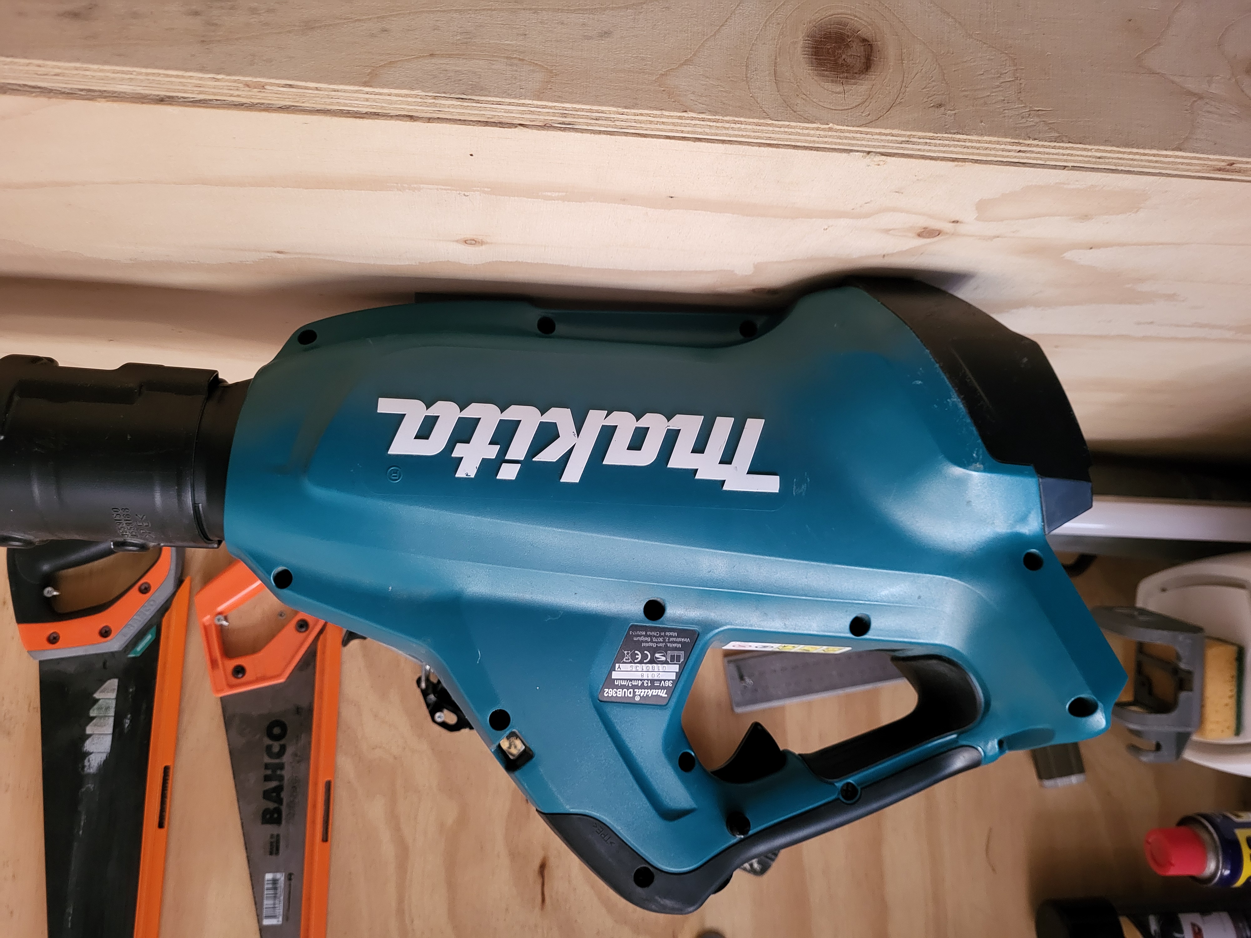 Makita leafblower wall mount DUB362