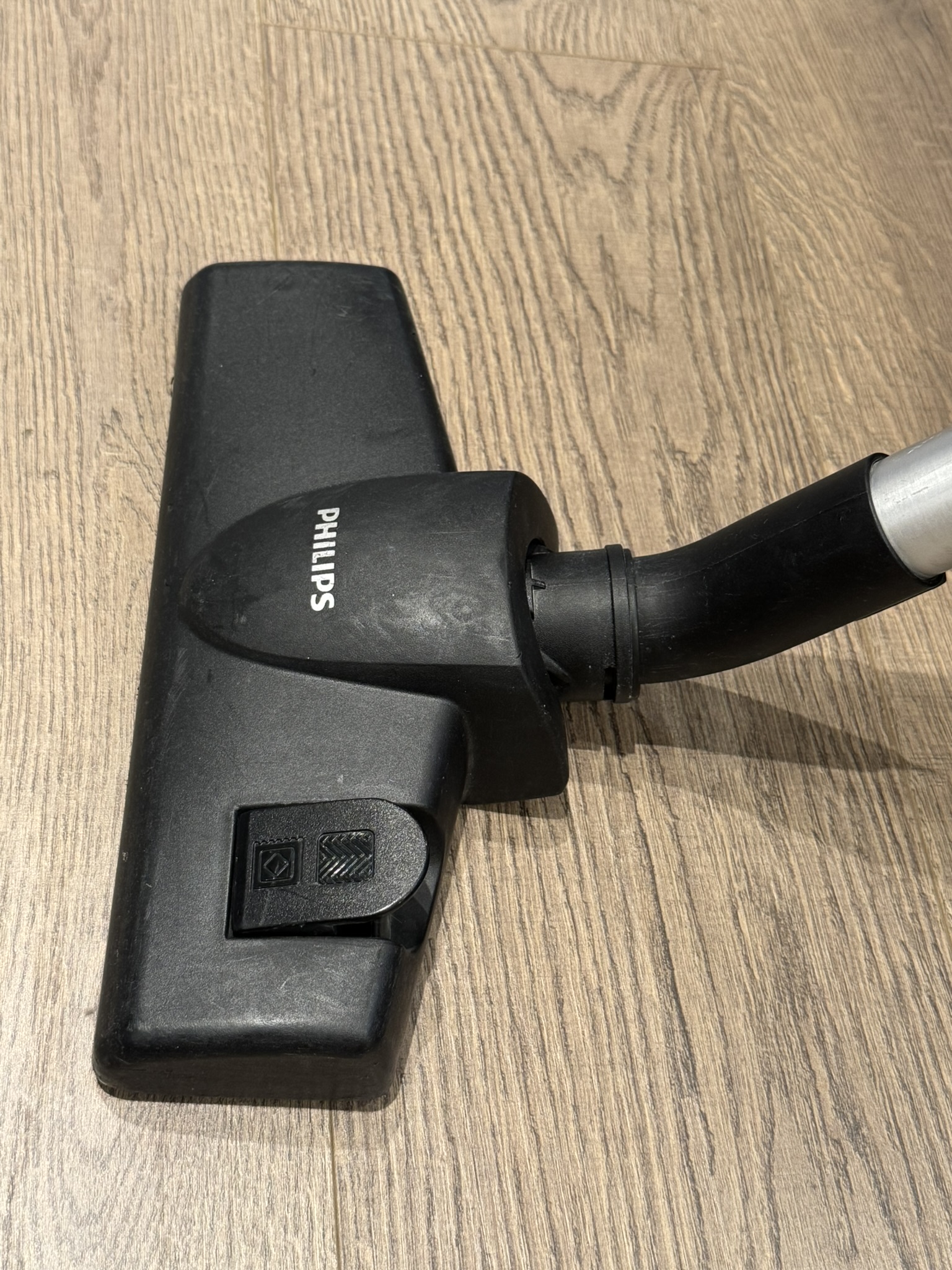 Clip for phillips vacuum cleaner head