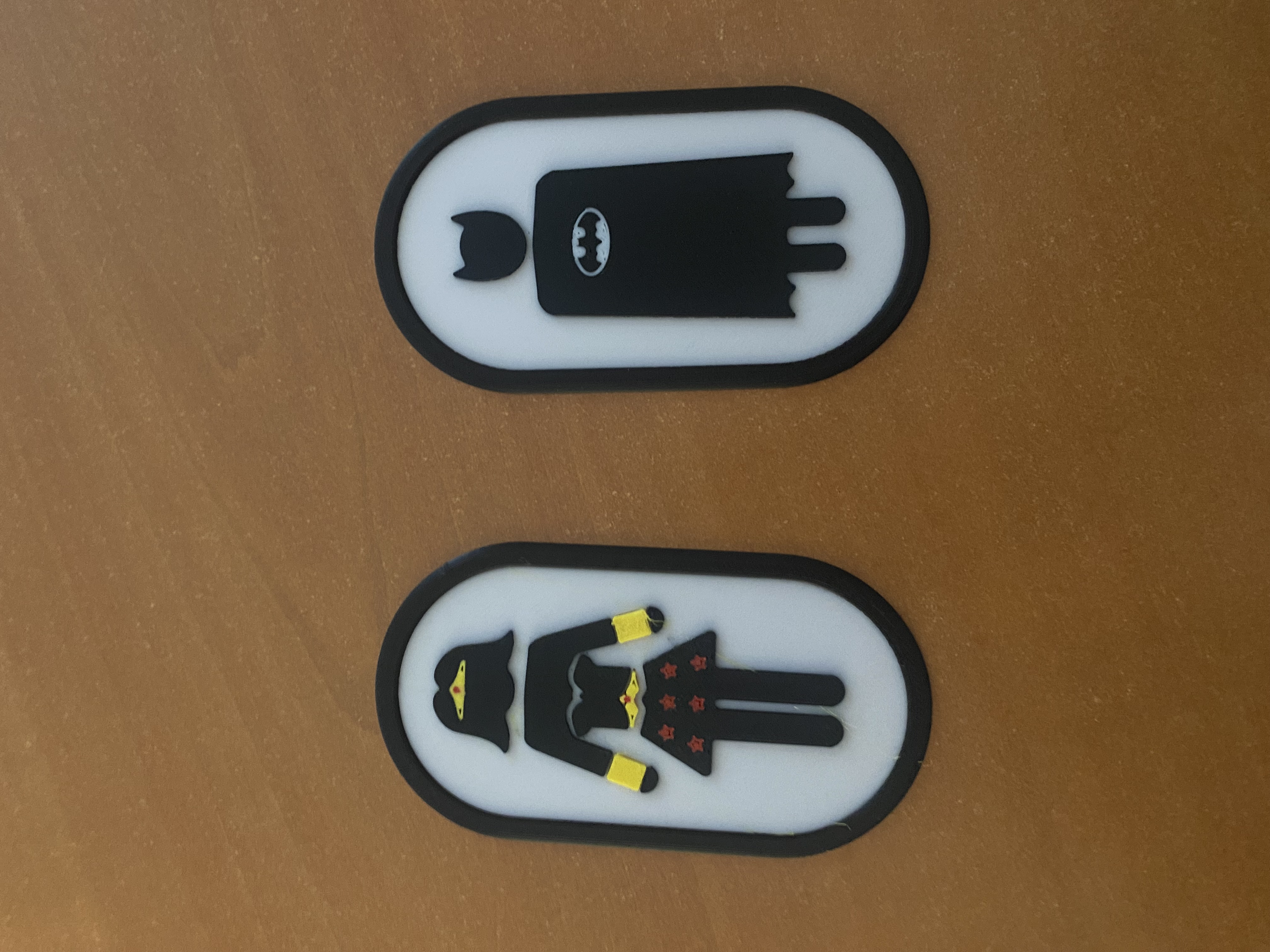 Plaque toilettes H/F humoristique : Batman et Wonder Woman