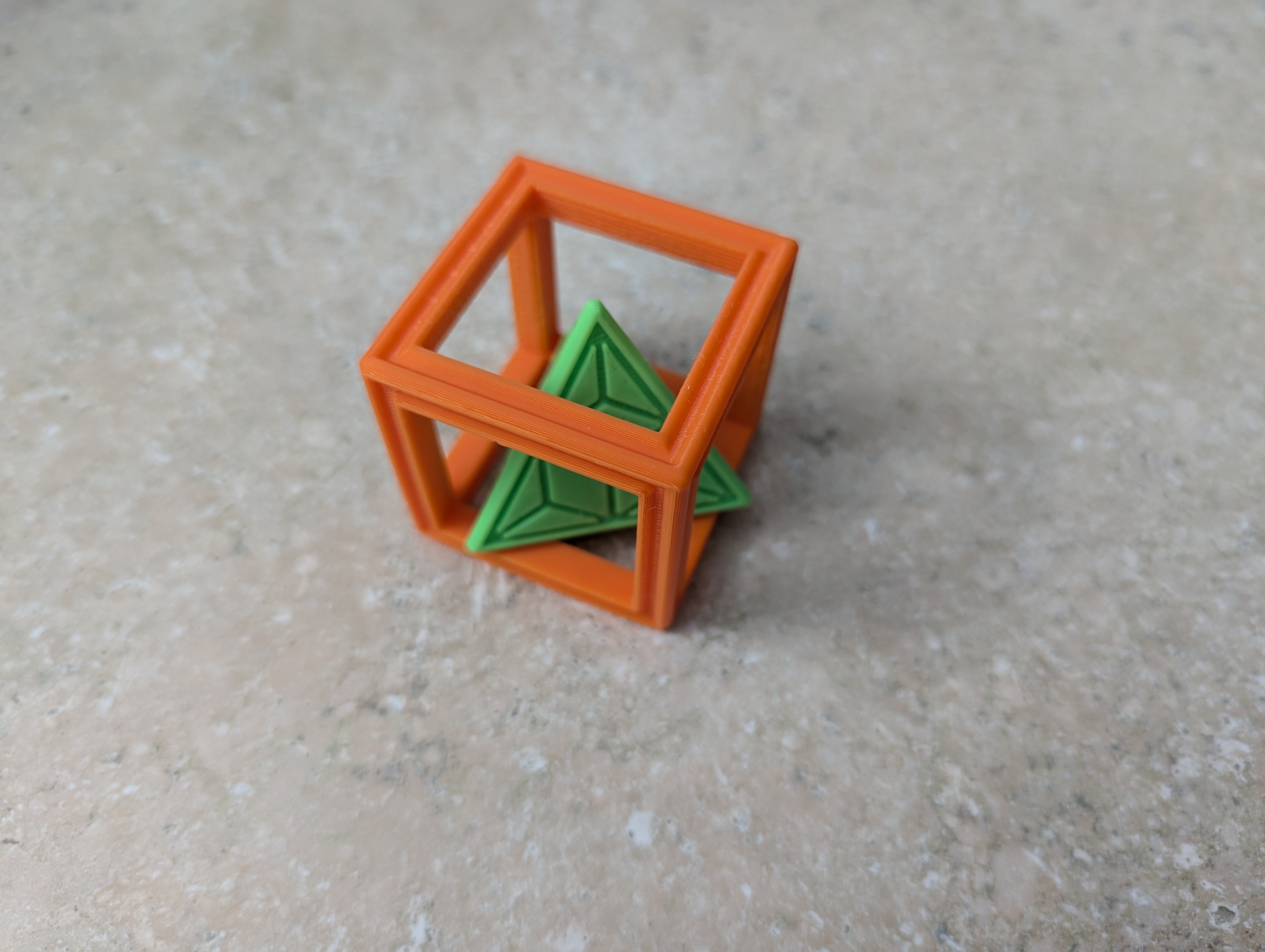Miniatura 2 do modelo 3D Interlocking Cube and Pyramid