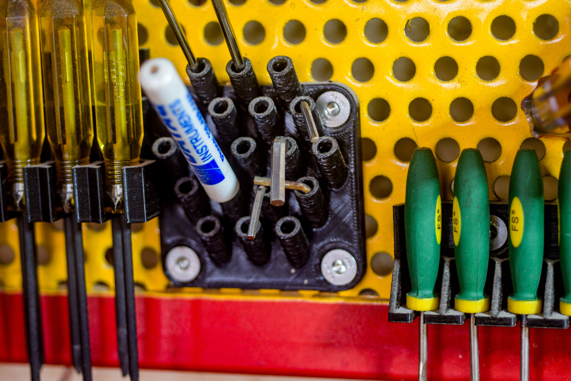 45 Deg tool holder for 7.5mm perforated panels