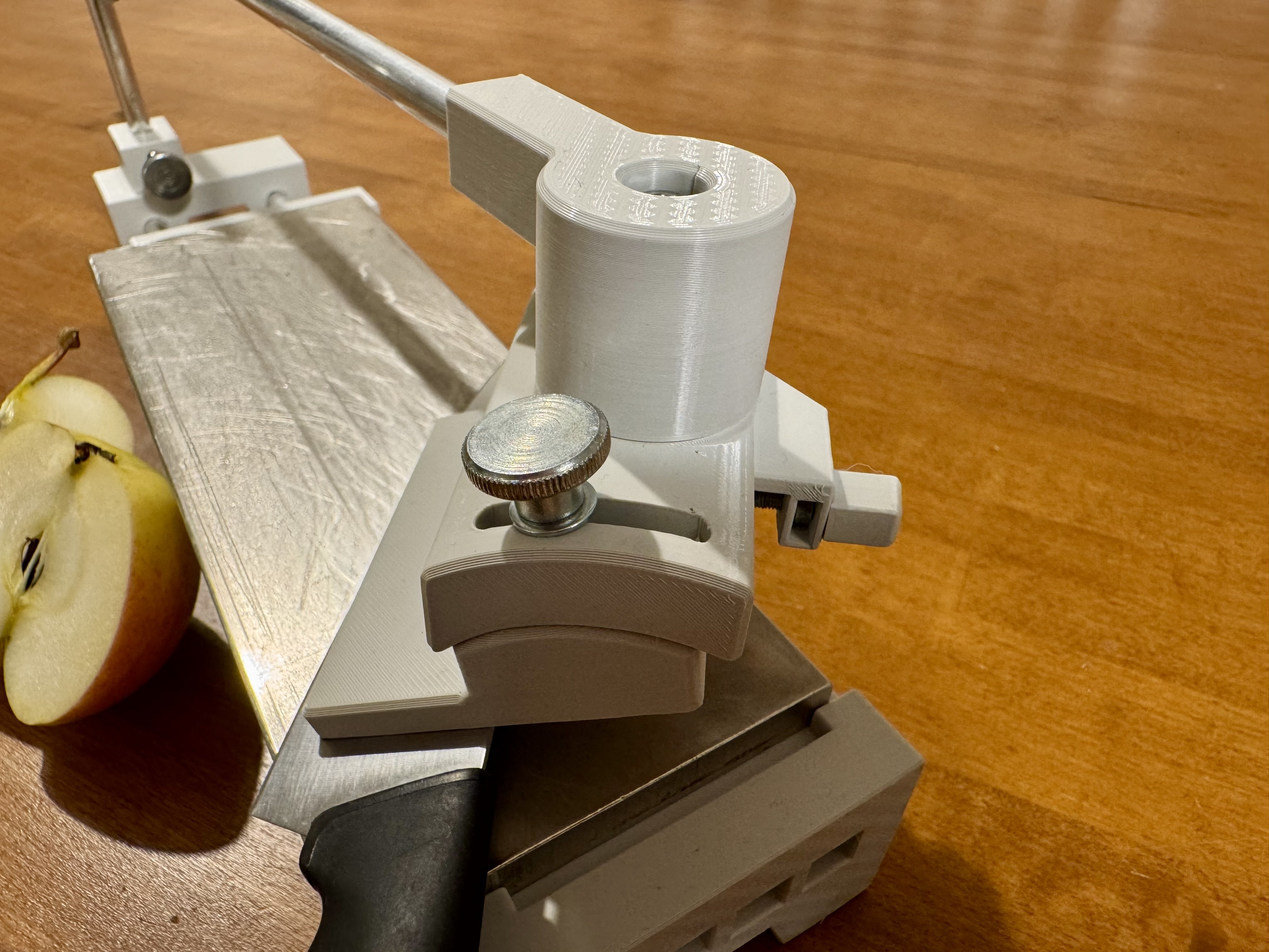 Knife sharpening system for whetstones and diamond stones autorstwa