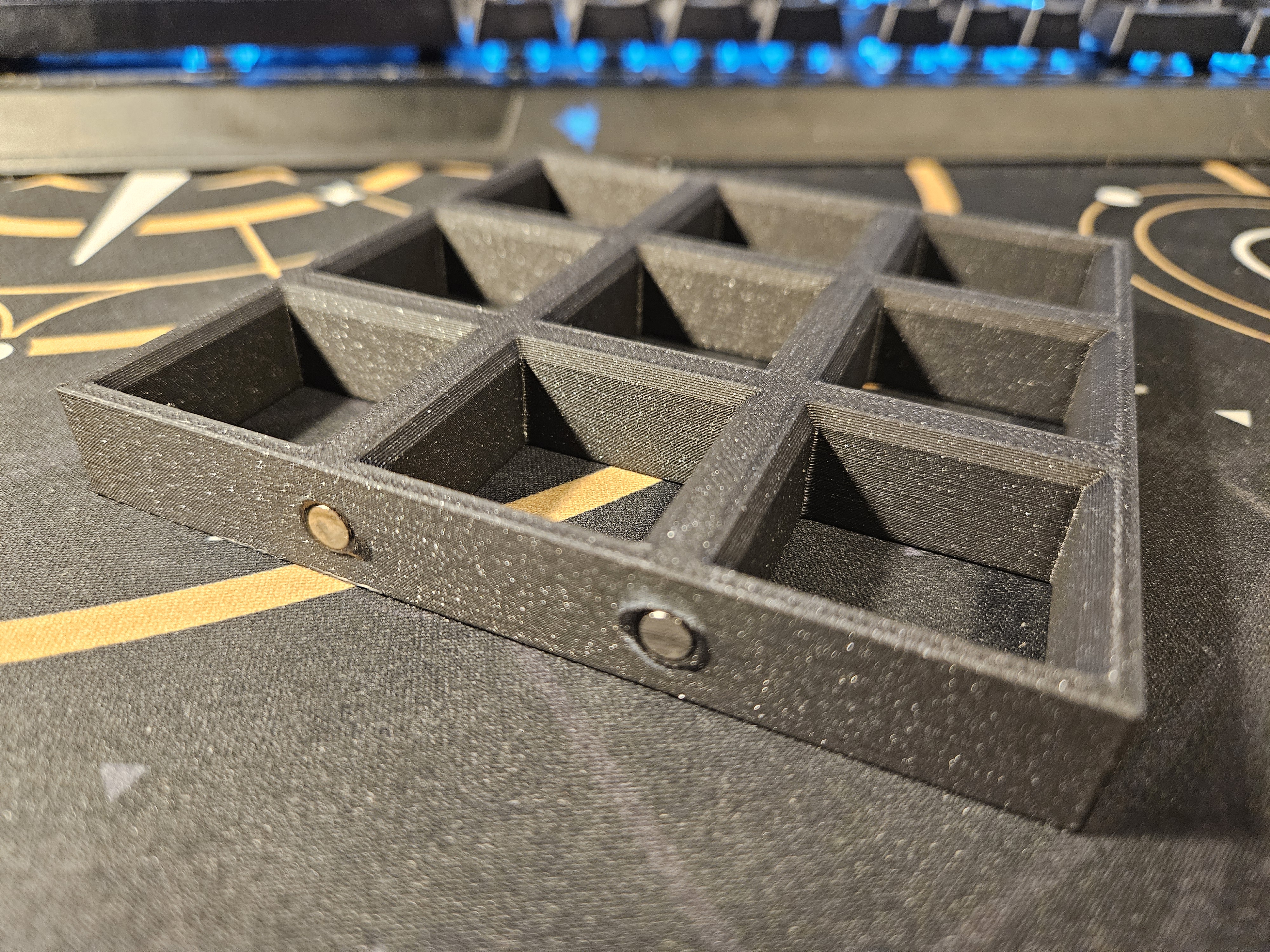 Base grid 3x3 with magnet slots Dungeon Blocks compatible