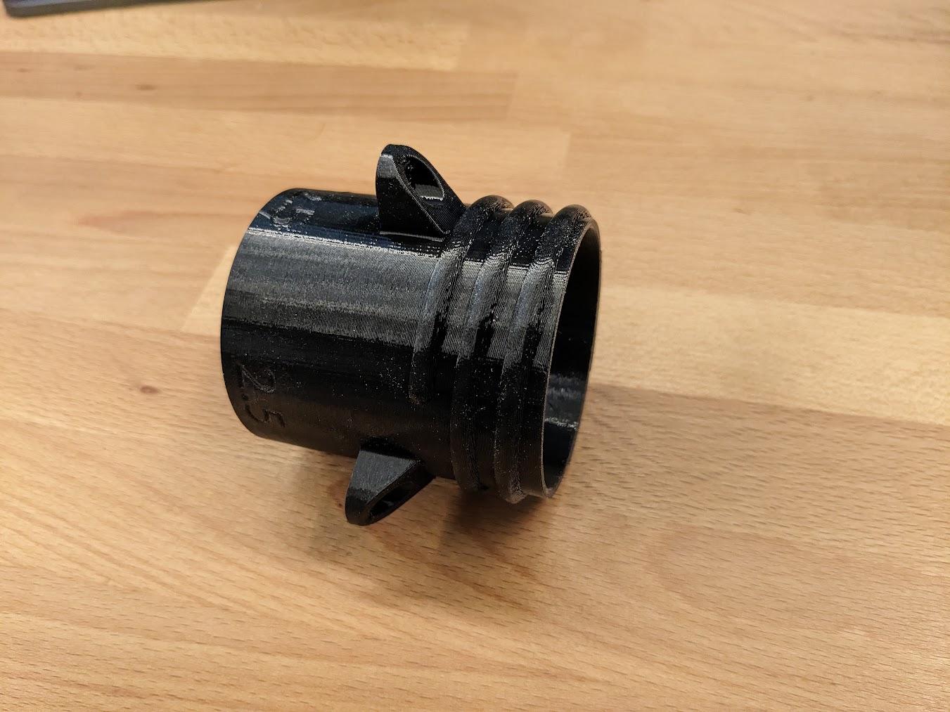 Vacuum Hose Passthrough for 2.5" shopvac hoses by giblitz Download