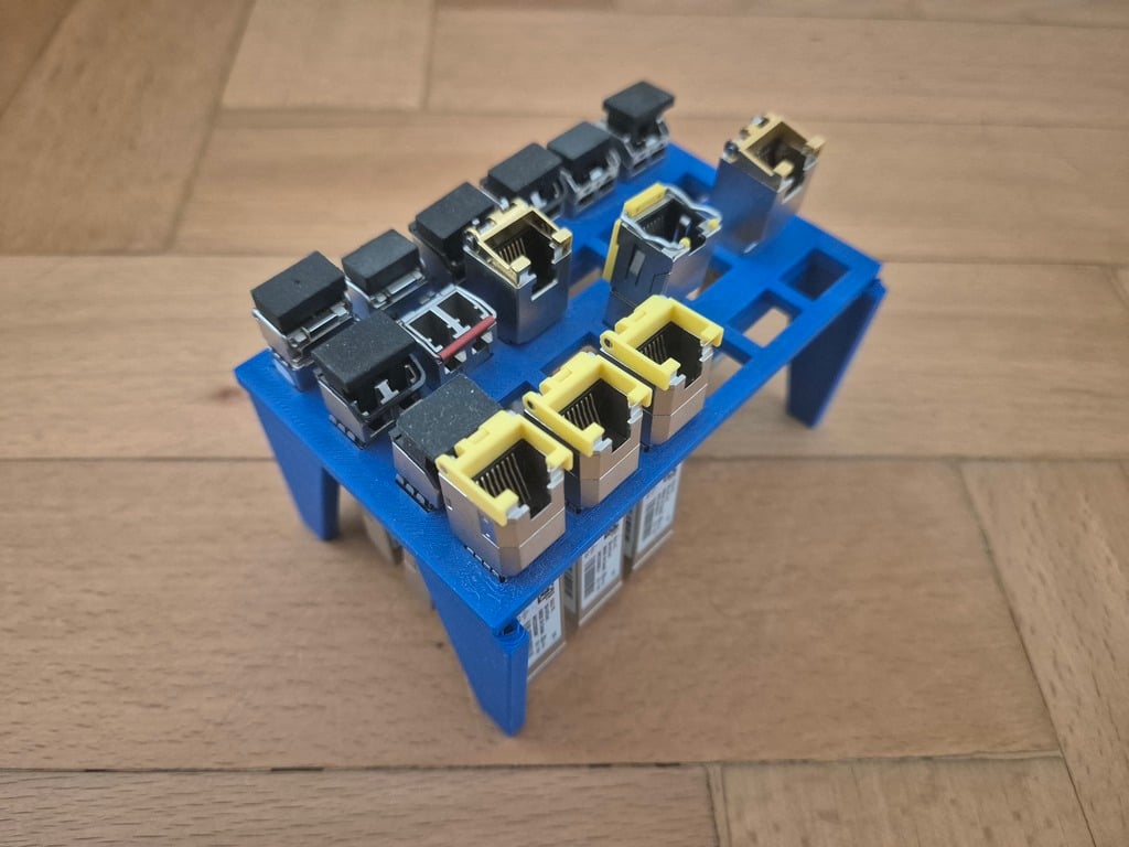 SFP and SFP+ transceiver storage rack