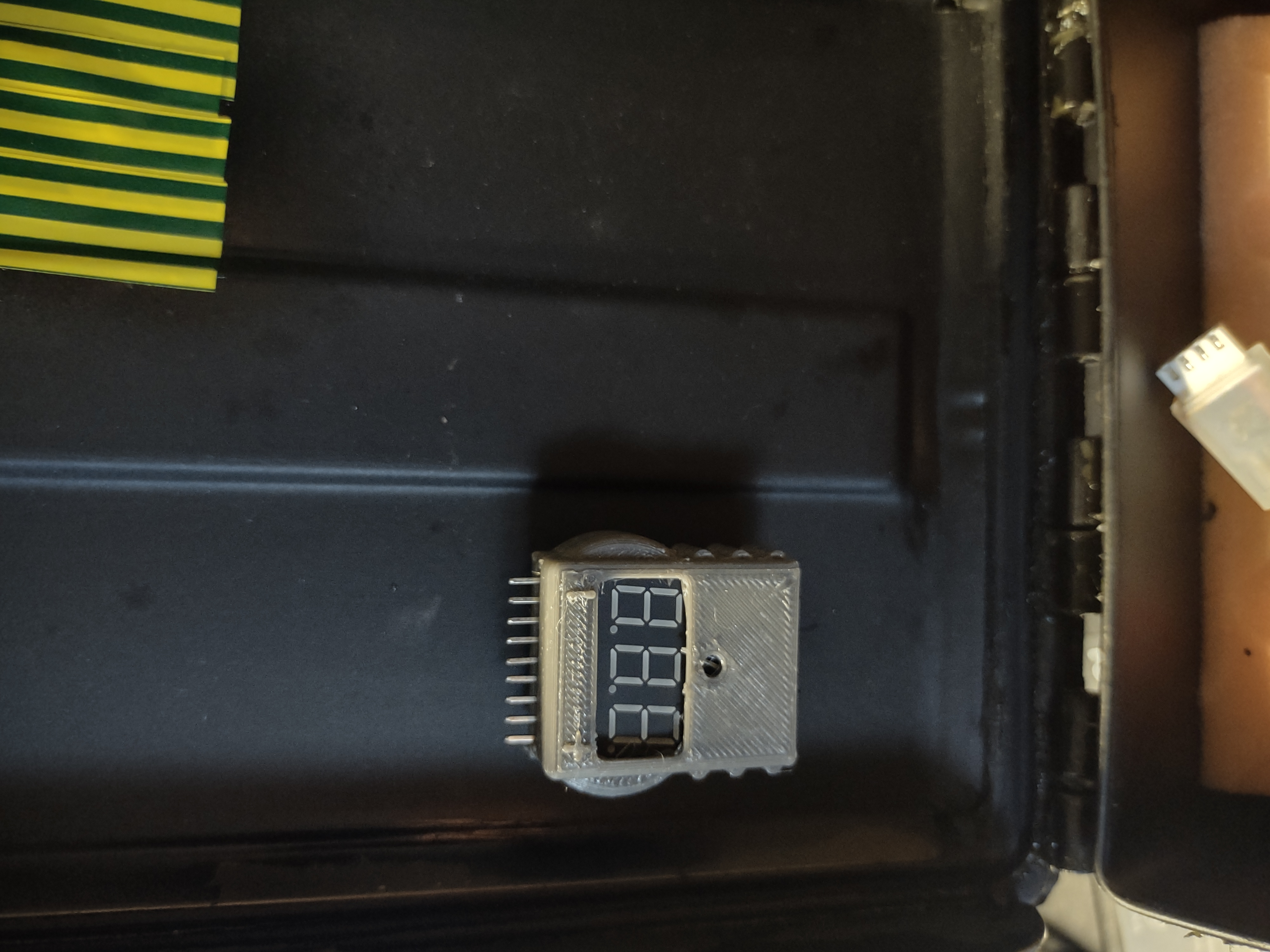 Li-Po tester holder magnetic