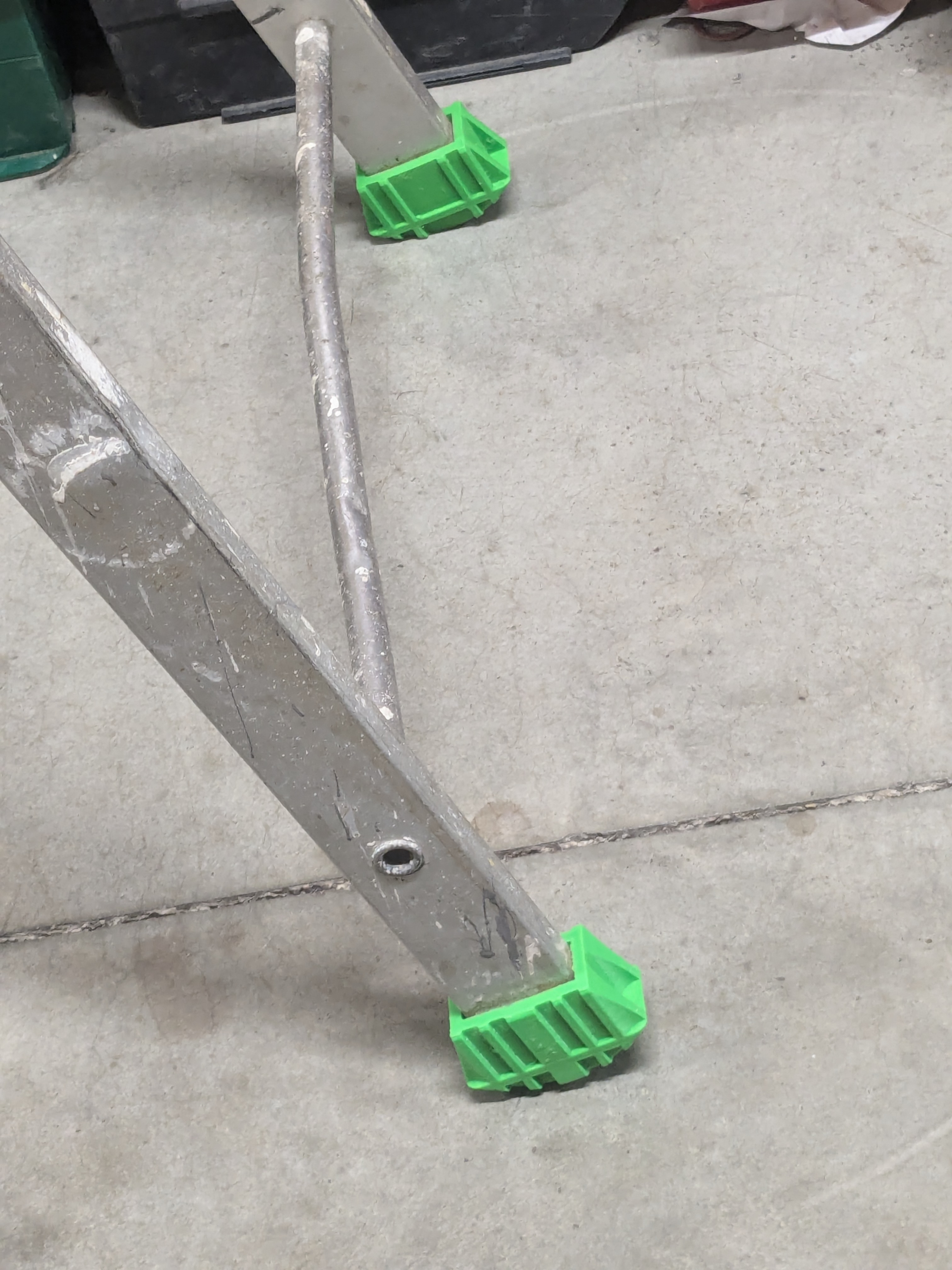pied escabeau(stepladder foot)