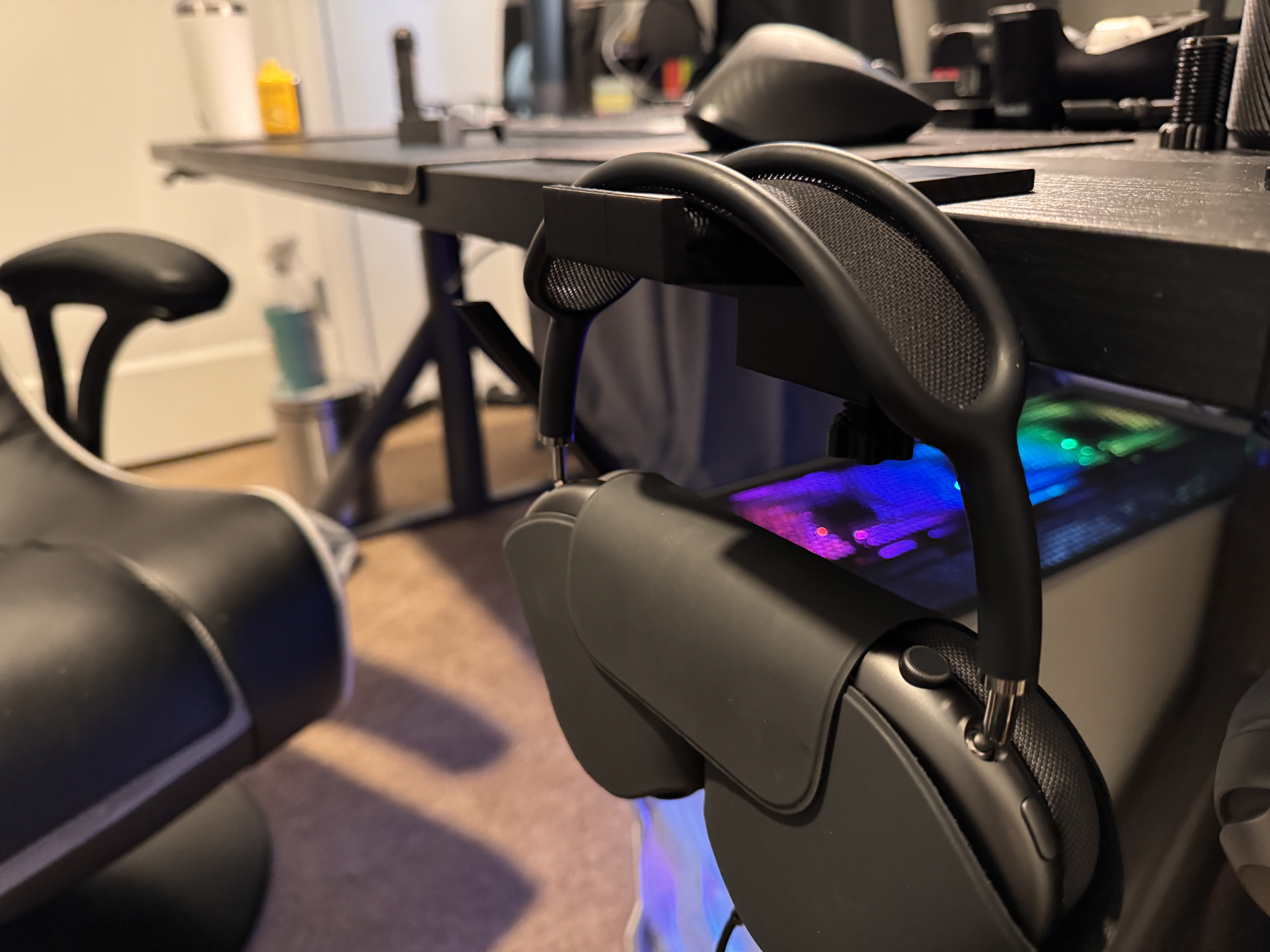 Airpod Max headphone holder