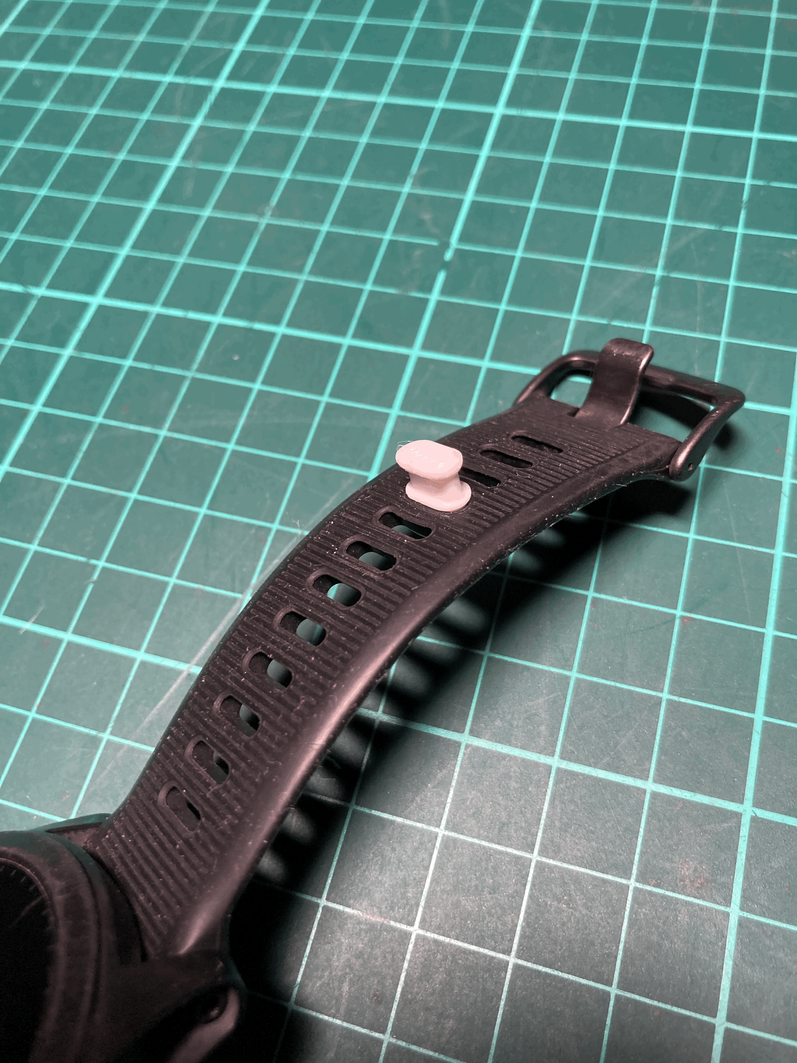 Garmin forerunner 945 strap retainer clip