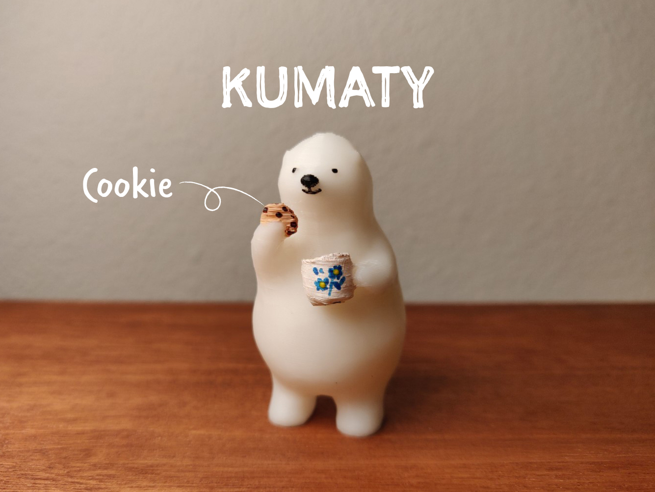 KUMATY : Polar Bear Eating a Cookie