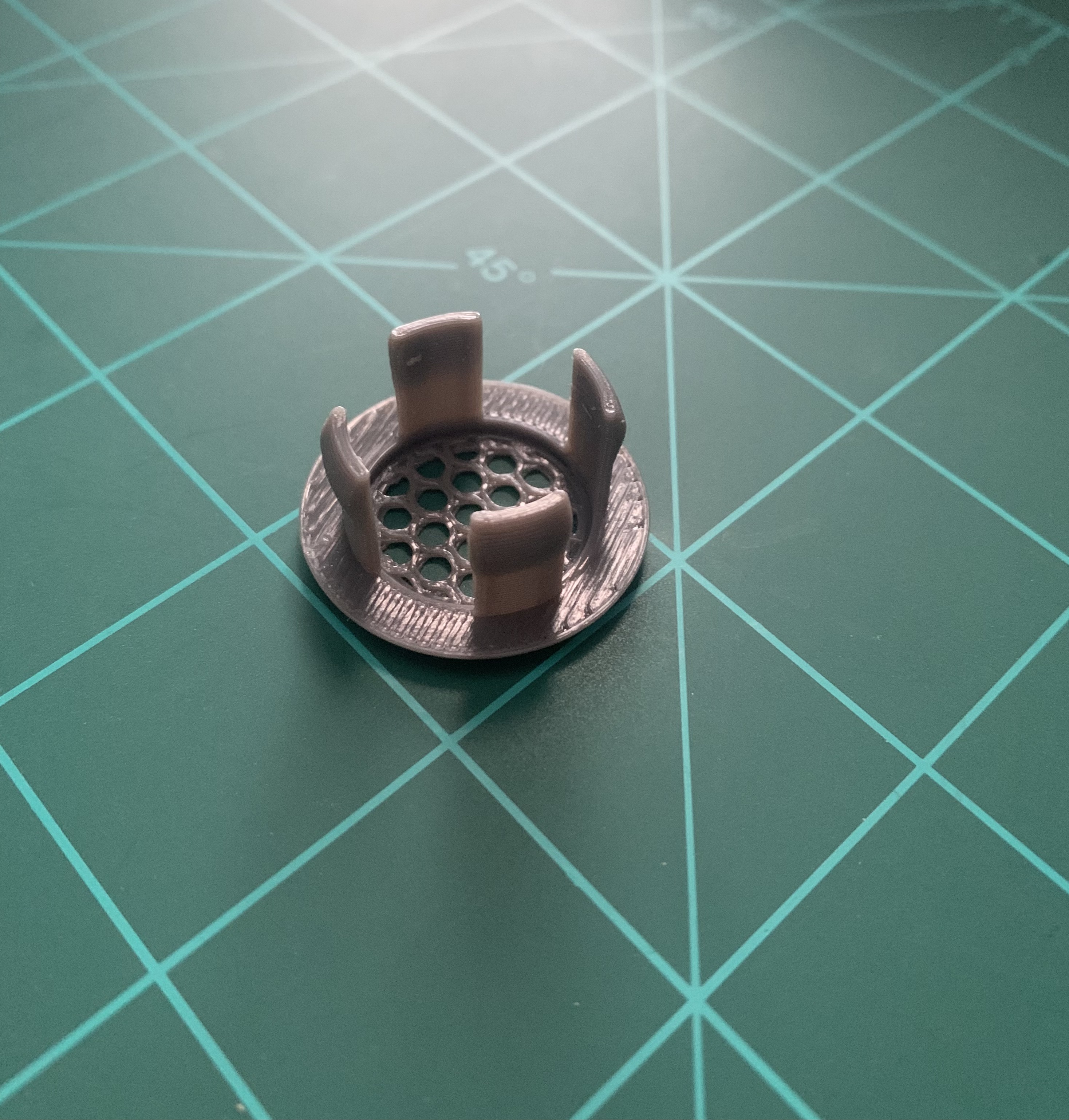 Miniatura 2 do modelo 3D Bathroom sink overflow plug
