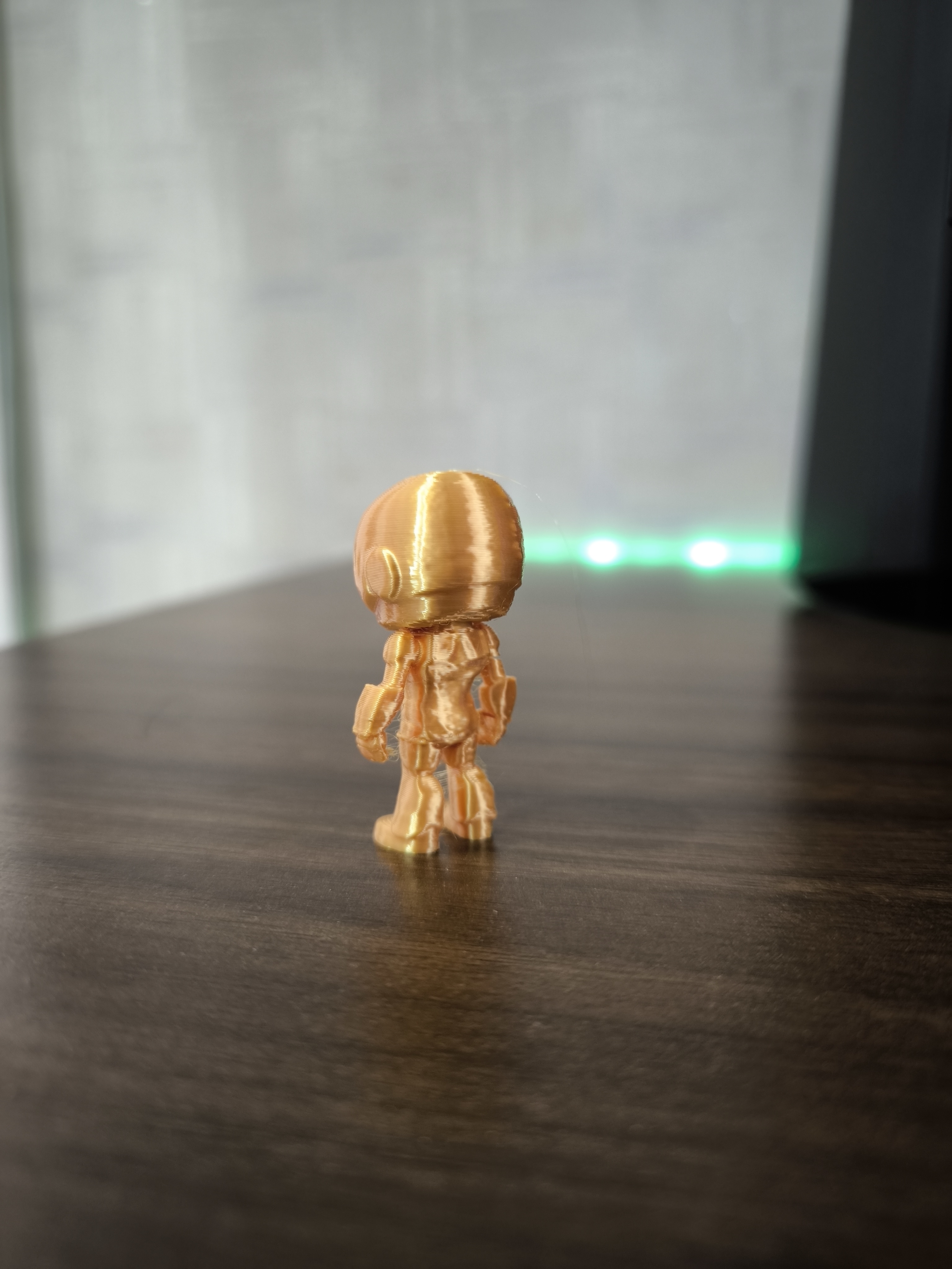 Cute Iron man standing — miniatura 2