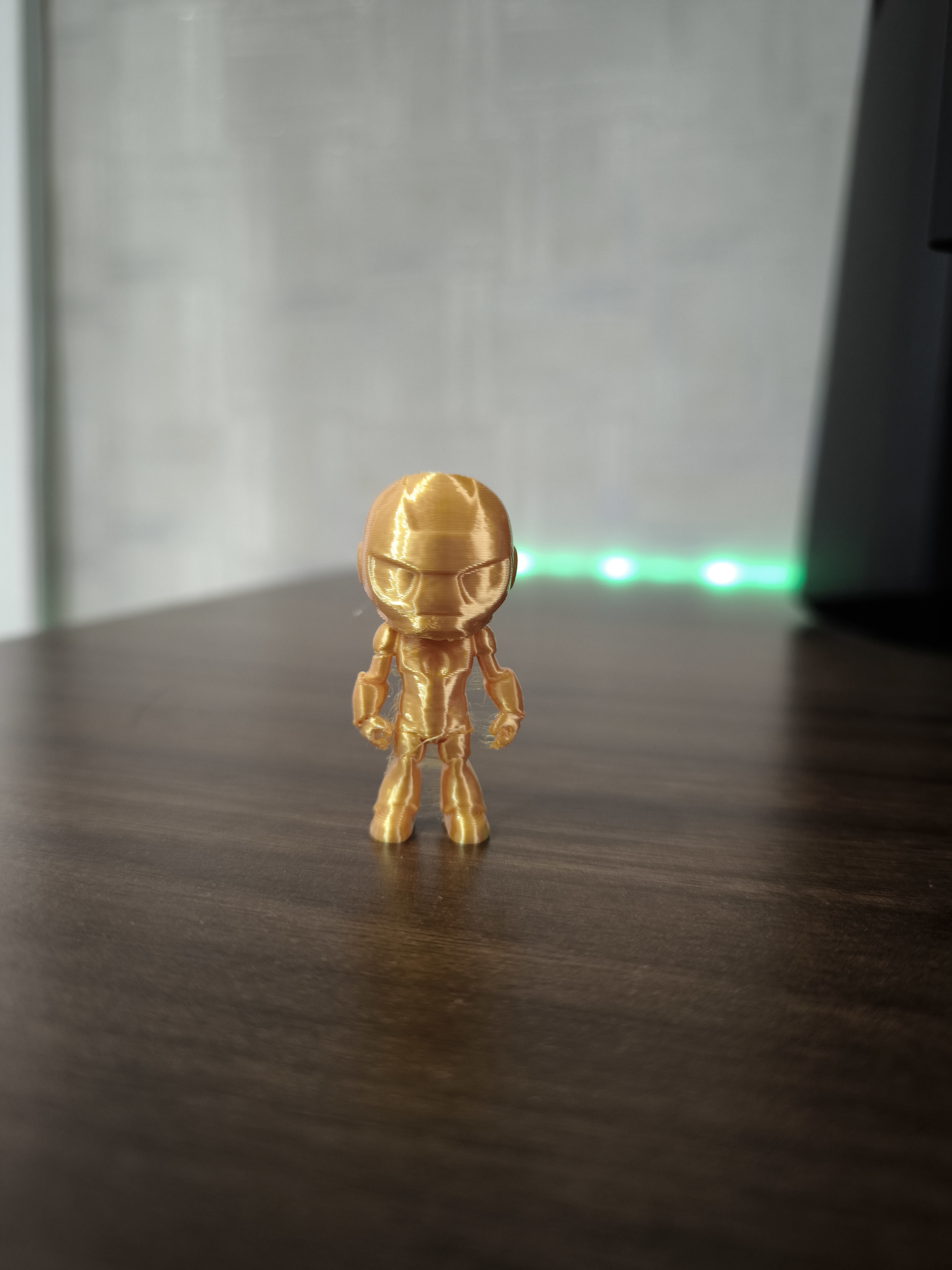 Cute Iron man standing — miniatura 3