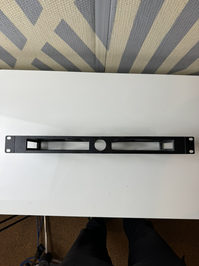 Rack System - Module - Netgear GS108GE with cable hole