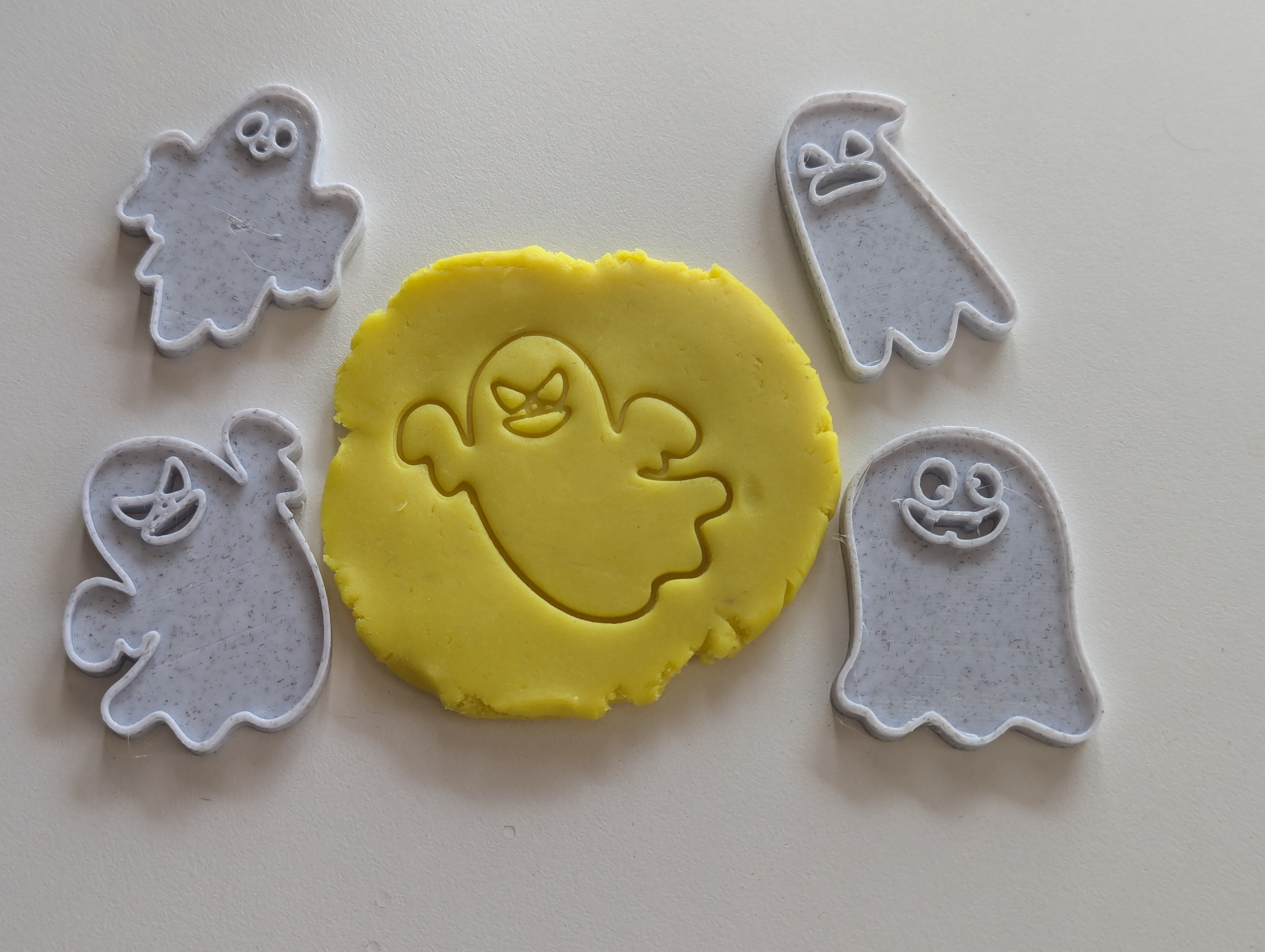 Halloween minis, playdough stamps - ghosts