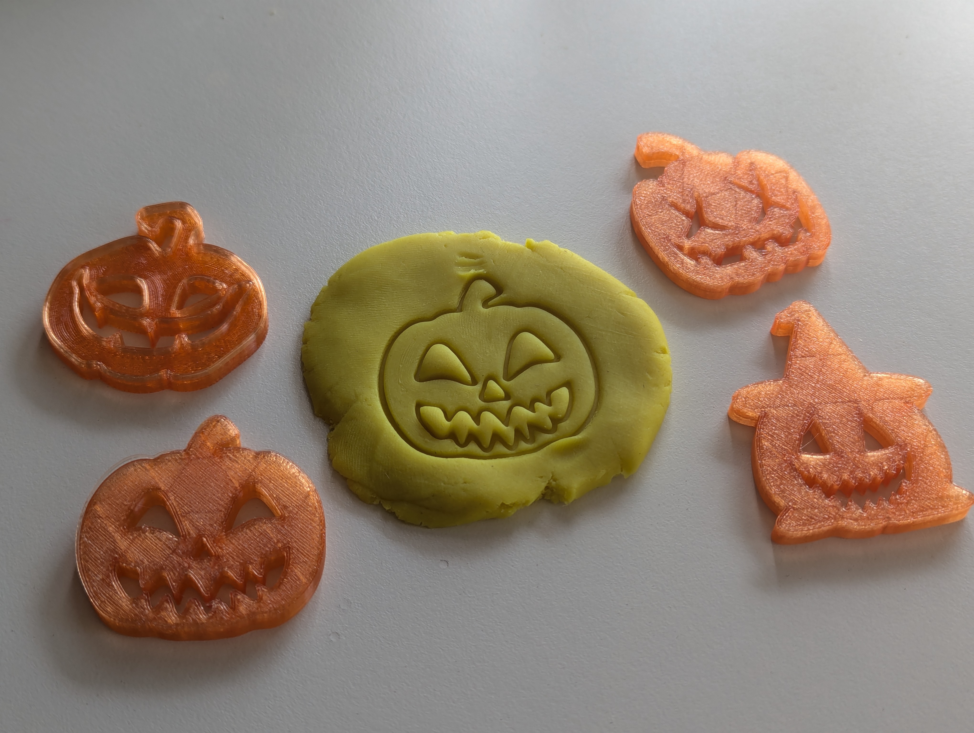 Halloween minis, playdough stamps - pumpkins