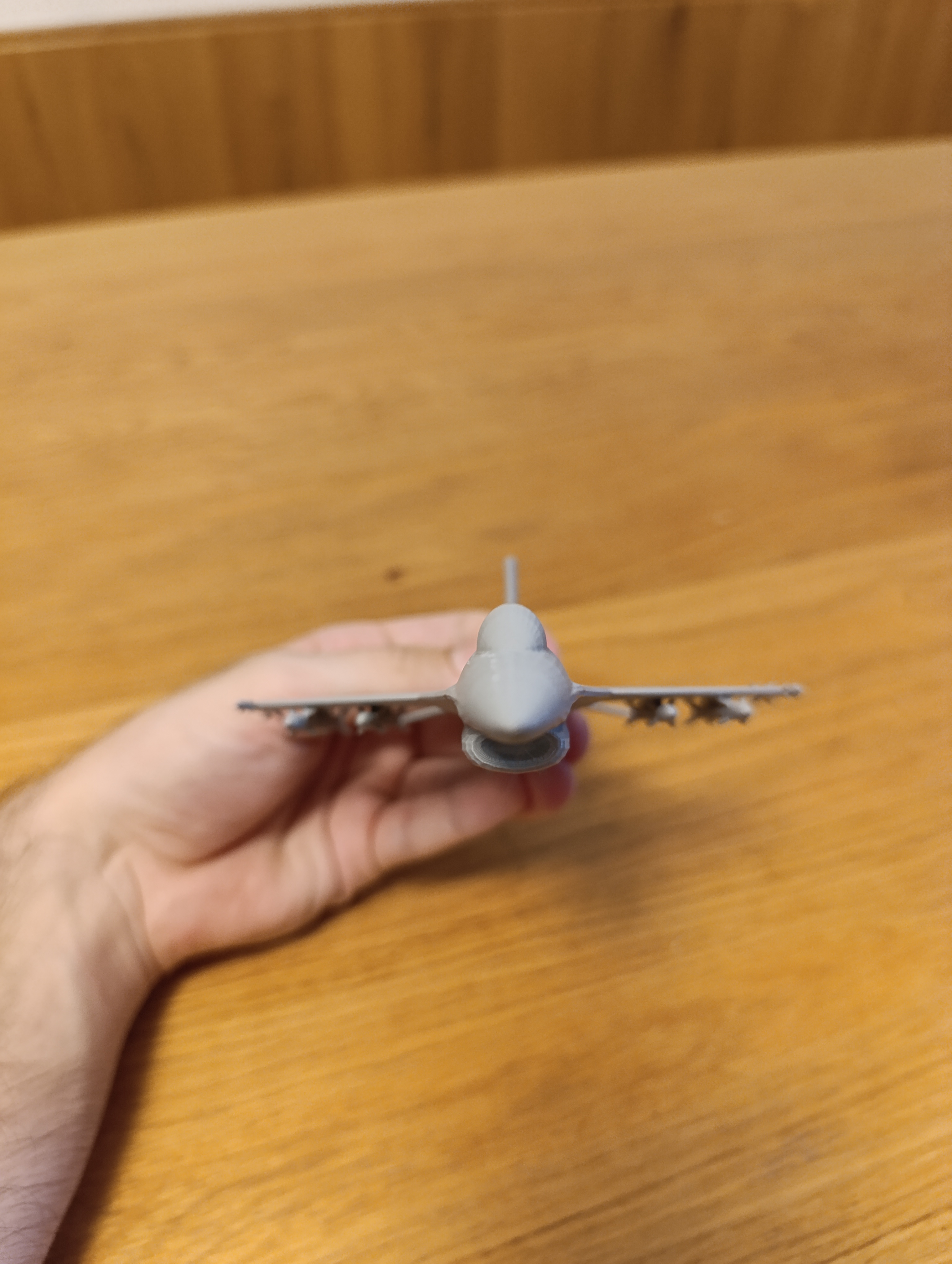 F16 — thumbnail 3