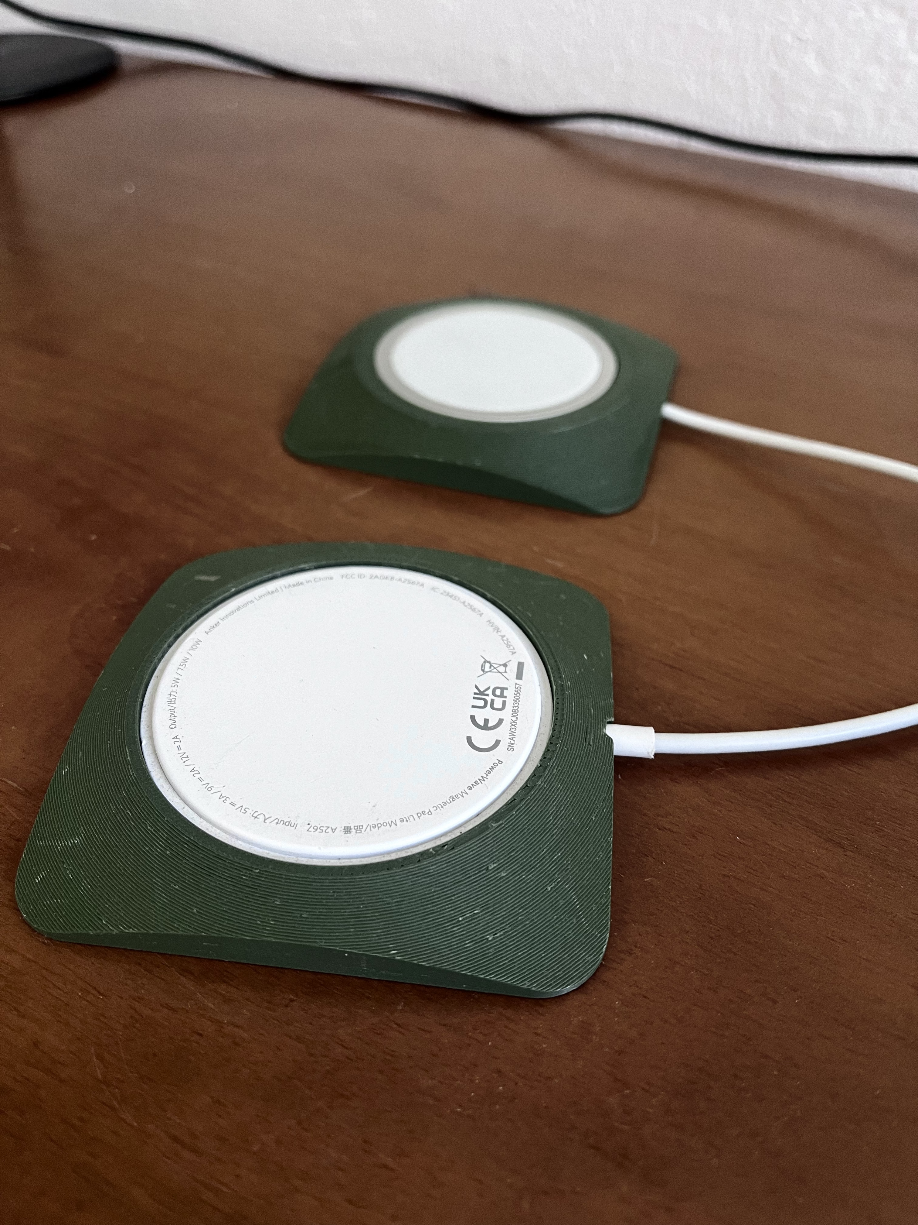 Minimalistic Anker Magsafe Charger